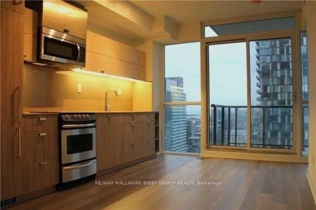 Front of Unit 2712, 290 Adelaide Street W