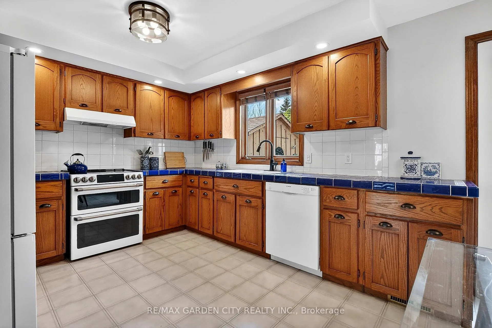 Photo 9 of 72 National Drive, Hamilton, Gershome — HOMEH