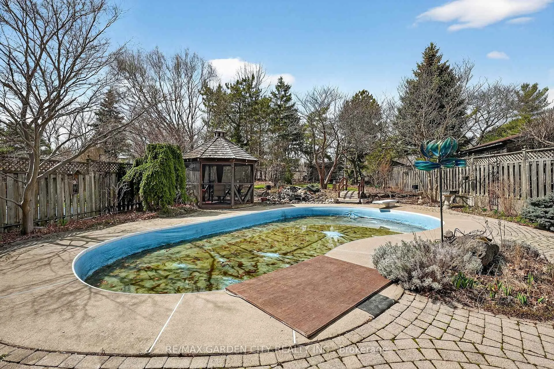 Photo 37 of 72 National Drive, Hamilton, Gershome — HOMEH
