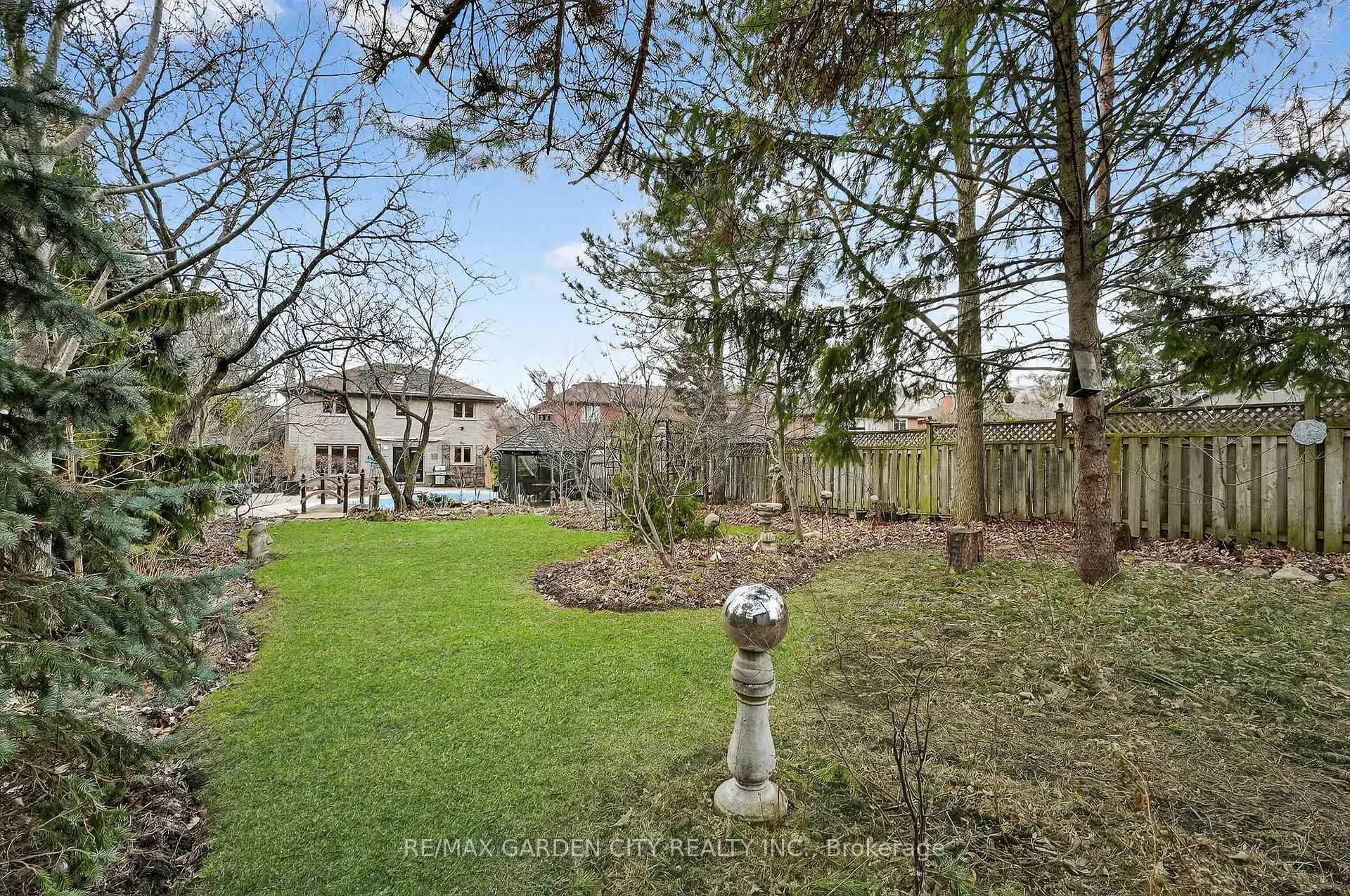 Photo 40 of 72 National Drive, Hamilton, Gershome — HOMEH