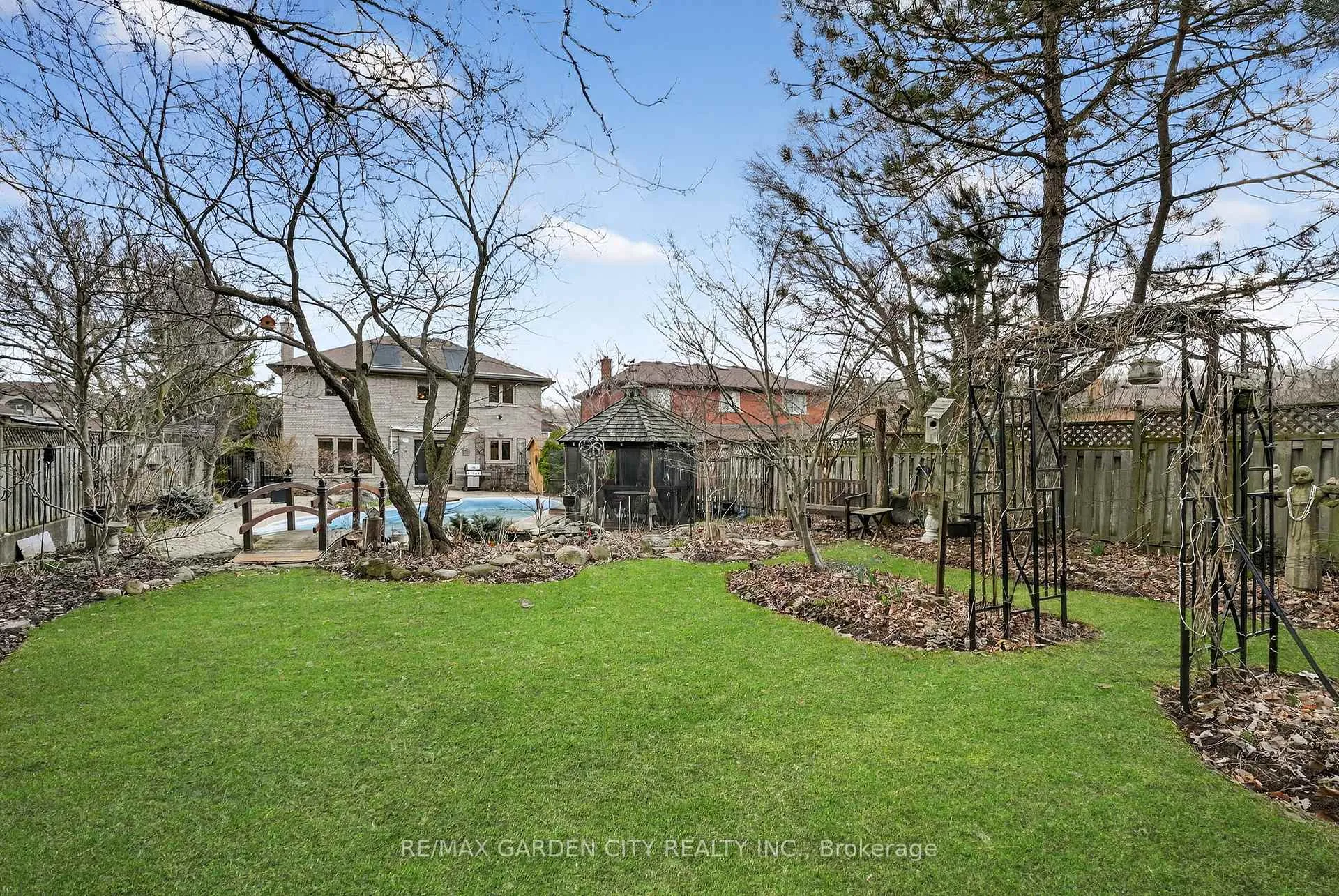 Photo 42 of 72 National Drive, Hamilton, Gershome — HOMEH
