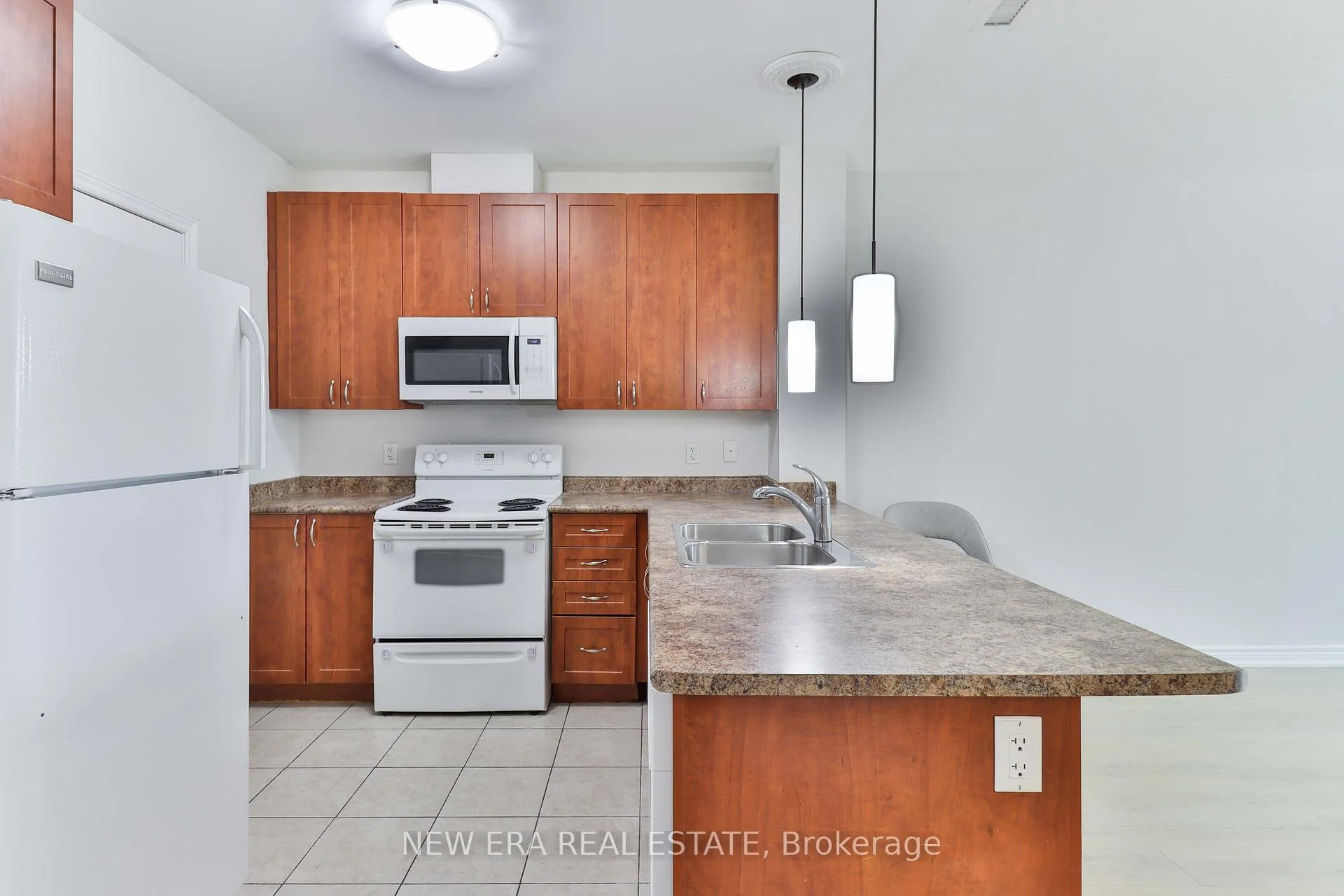 Photo 4 of Unit 320, 7400 Markham Road, Markham, Middlefield — HOMEH