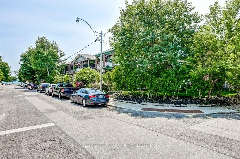 Photo 2 of Unit 2, 42 Wineva Avenue, Toronto, The Beaches — HOMEH