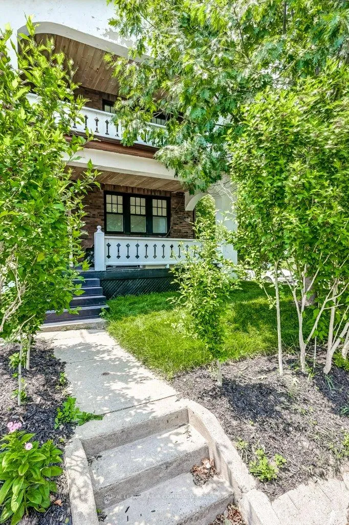 Photo 3 of Unit 2, 42 Wineva Avenue, Toronto, The Beaches — HOMEH
