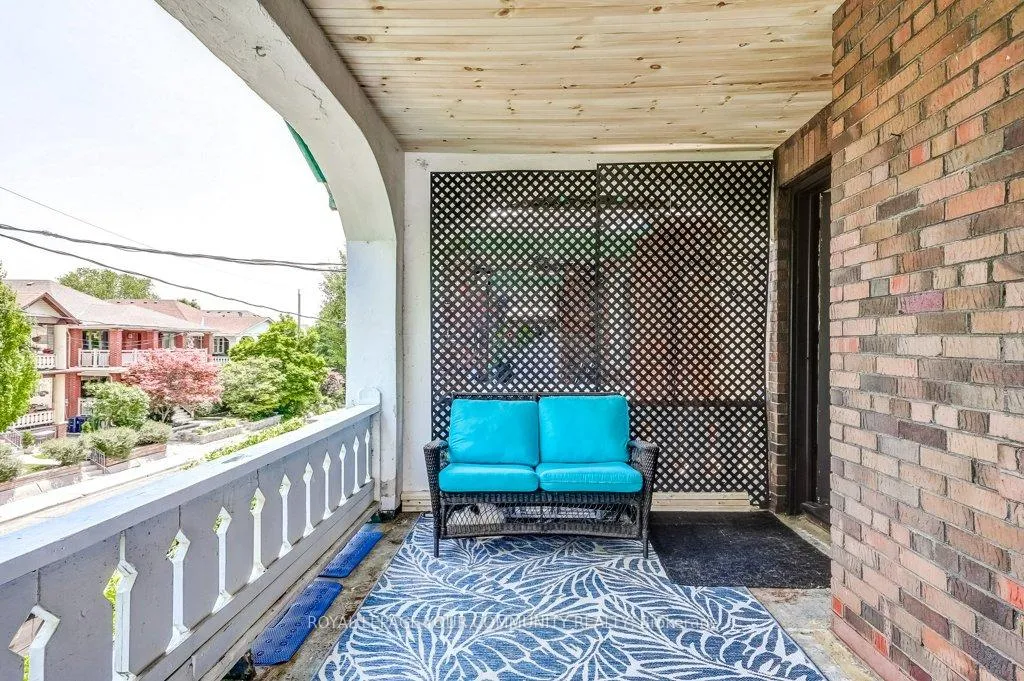 Photo 6 of Unit 2, 42 Wineva Avenue, Toronto, The Beaches — HOMEH