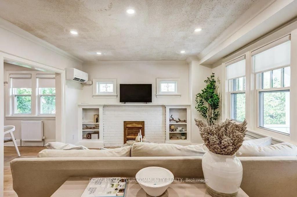 Photo 8 of Unit 2, 42 Wineva Avenue, Toronto, The Beaches — HOMEH
