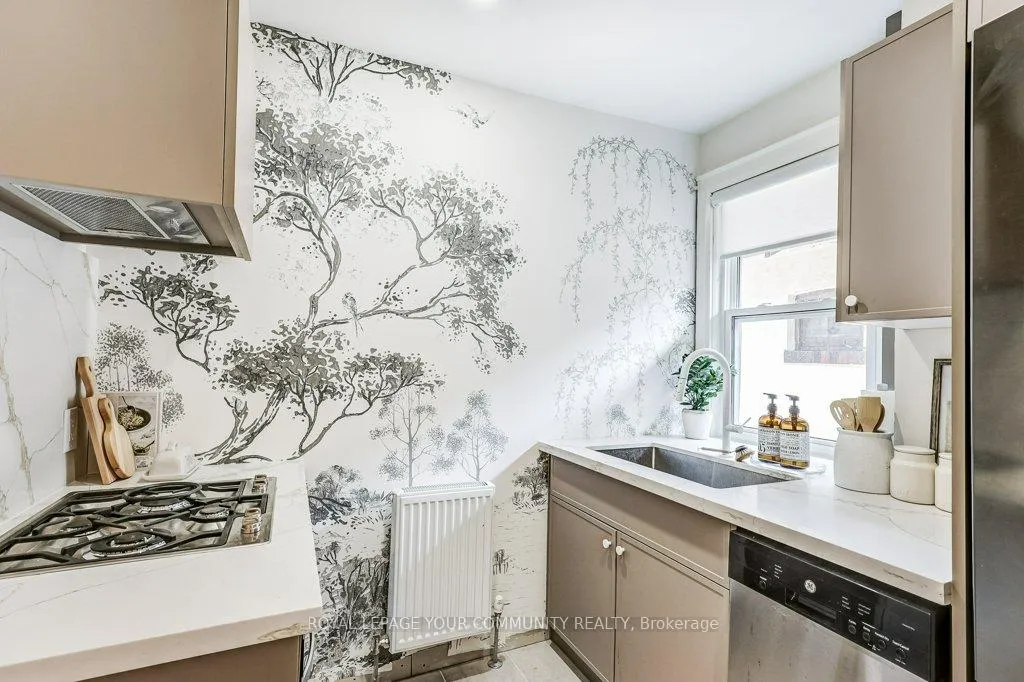 Photo 13 of Unit 2, 42 Wineva Avenue, Toronto, The Beaches — HOMEH