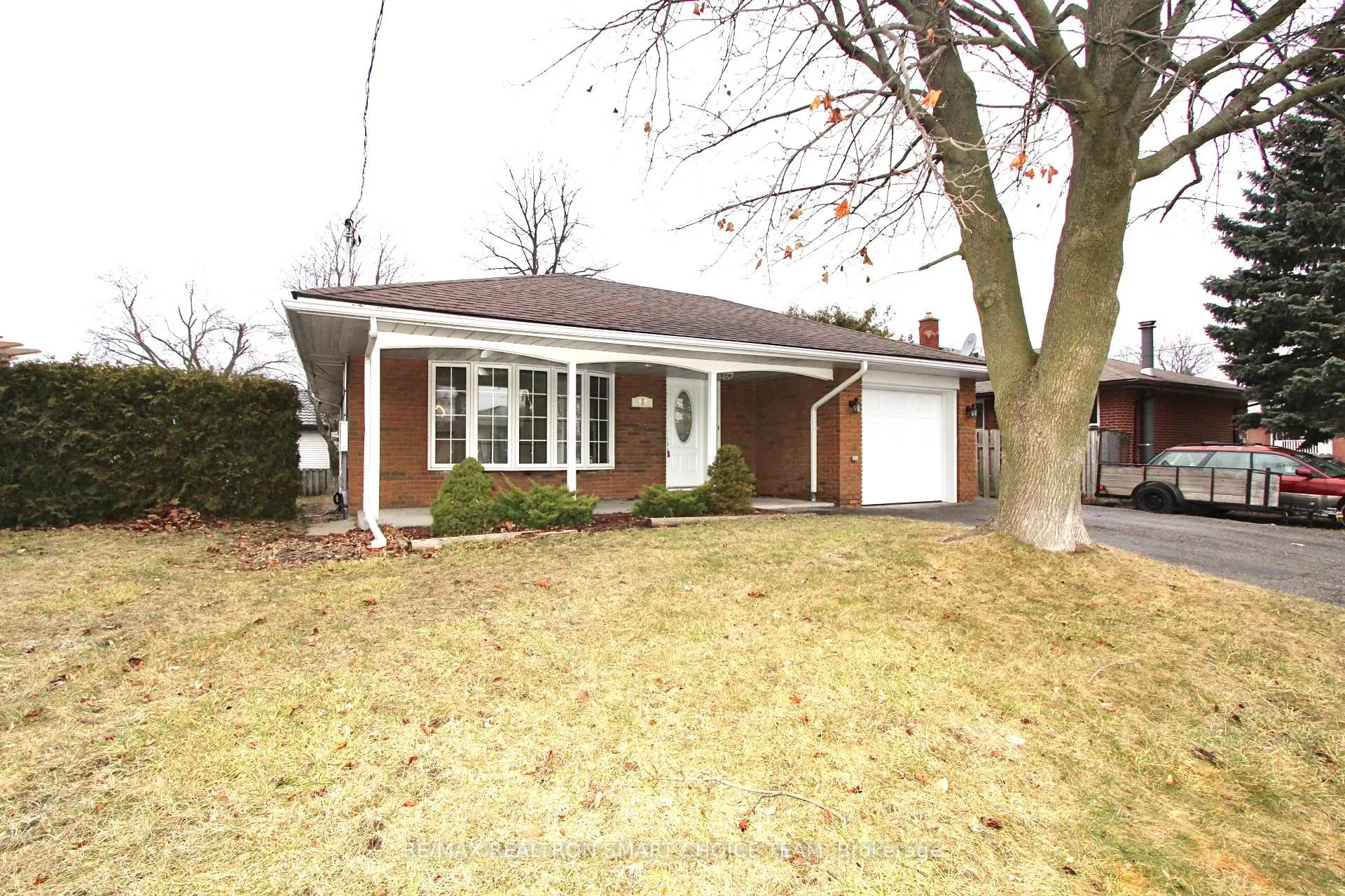 Front of Unit Main, 929 Crocus Crescent