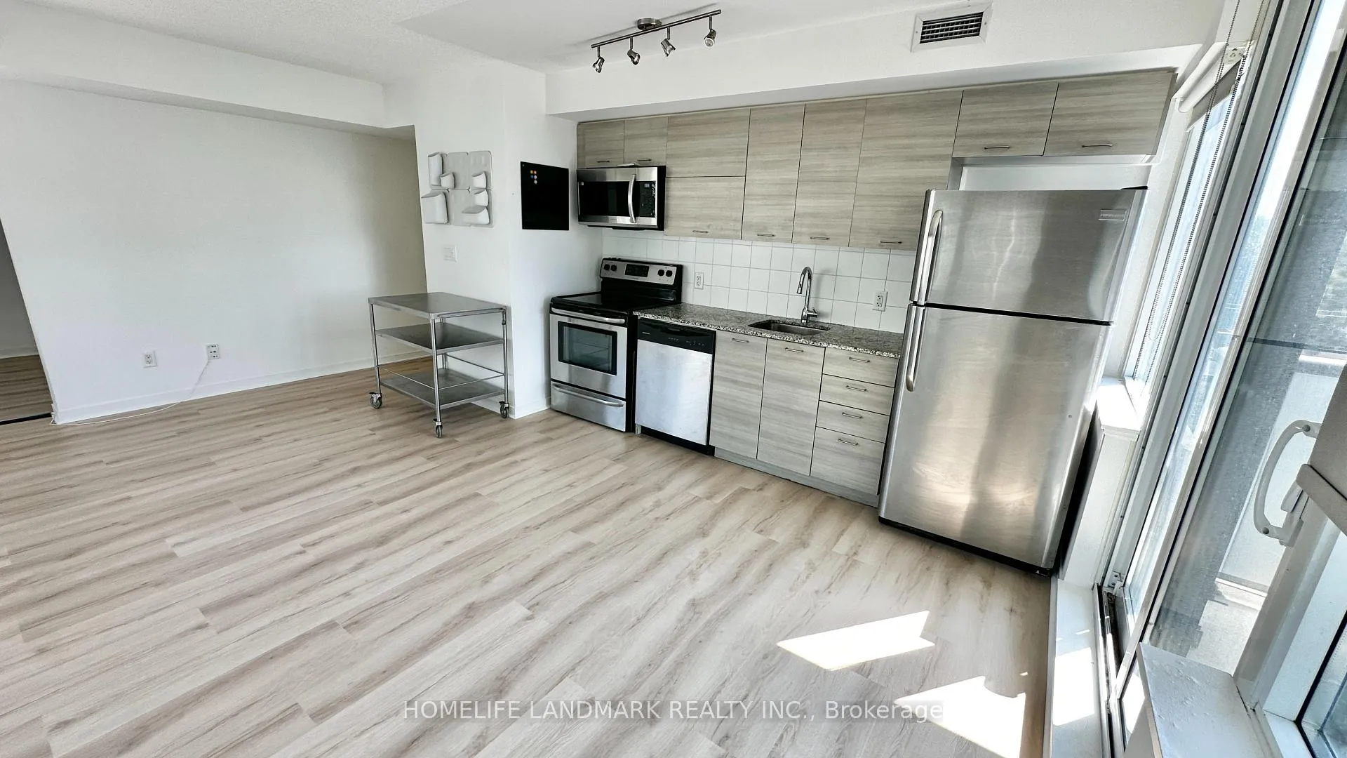 Photo 3 of Unit 519, 20 Joe Shuster Way, Toronto, Niagara — HOMEH
