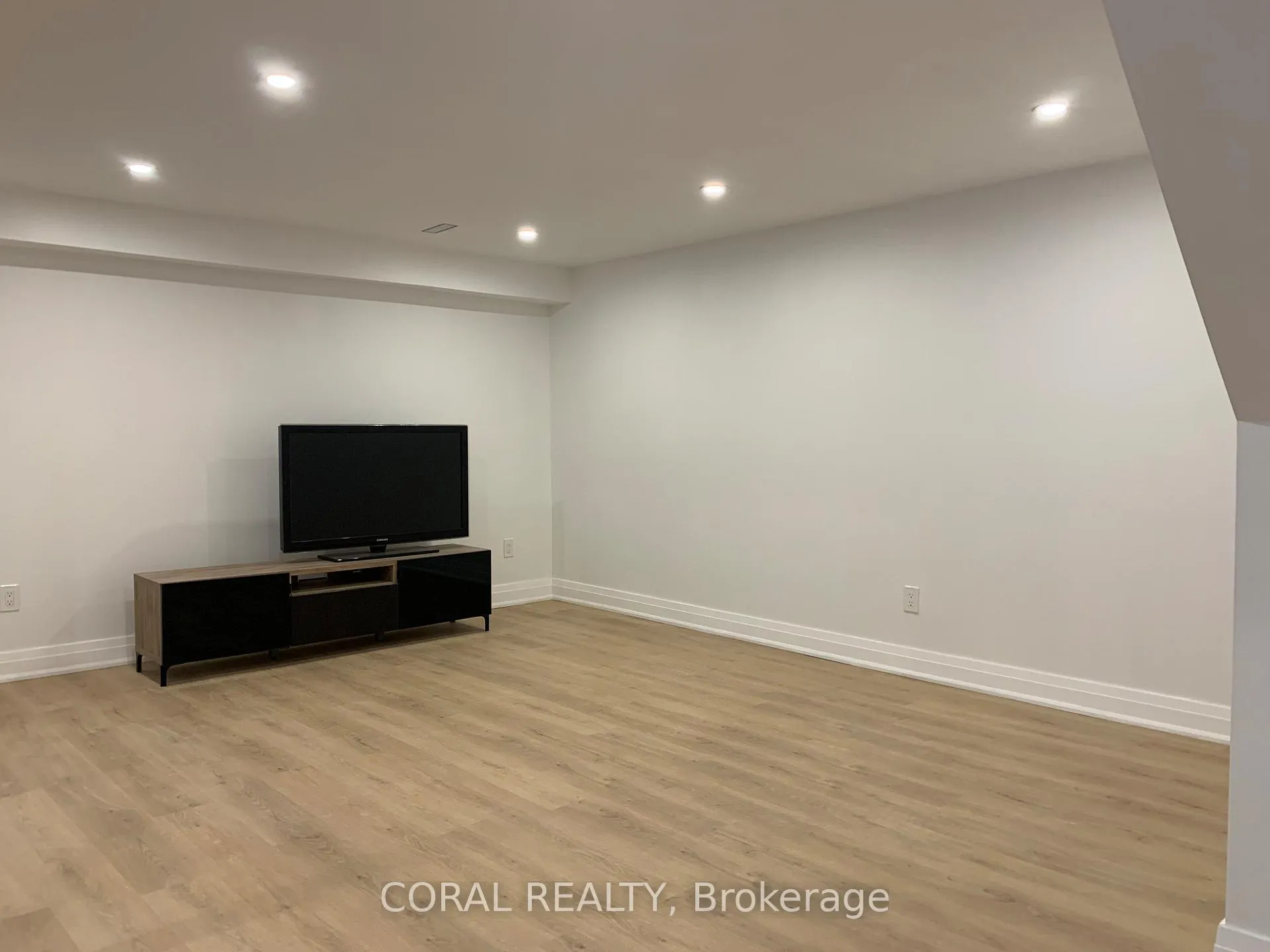 Photo 6 of Unit Lower Only, 1606 Orion Court, Pickering, Amberlea — HOMEH