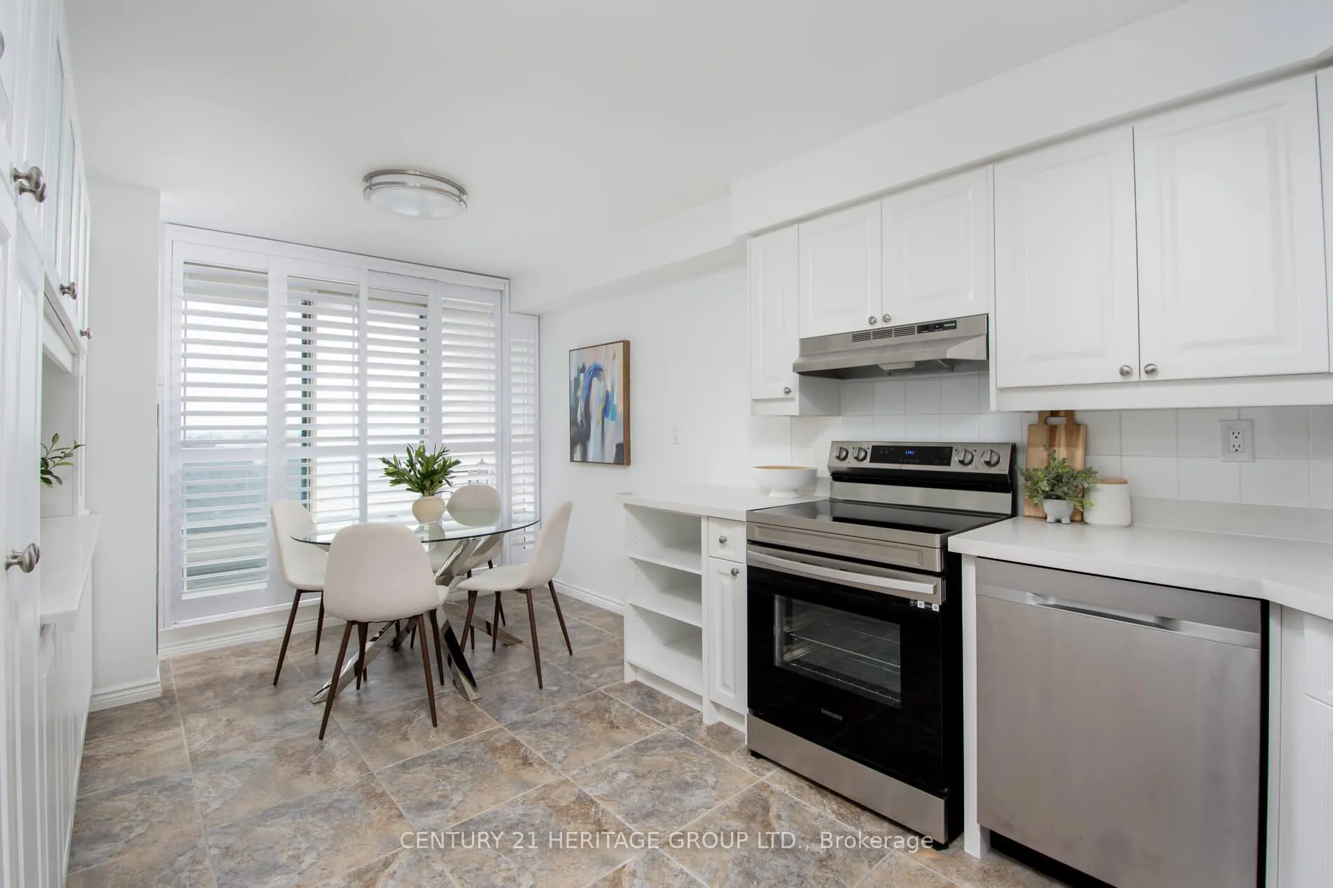 Photo 11 of Unit 1402, 1 Clark Avenue W, Vaughan, Crestwood-Springfarm-Yorkhill — HOMEH