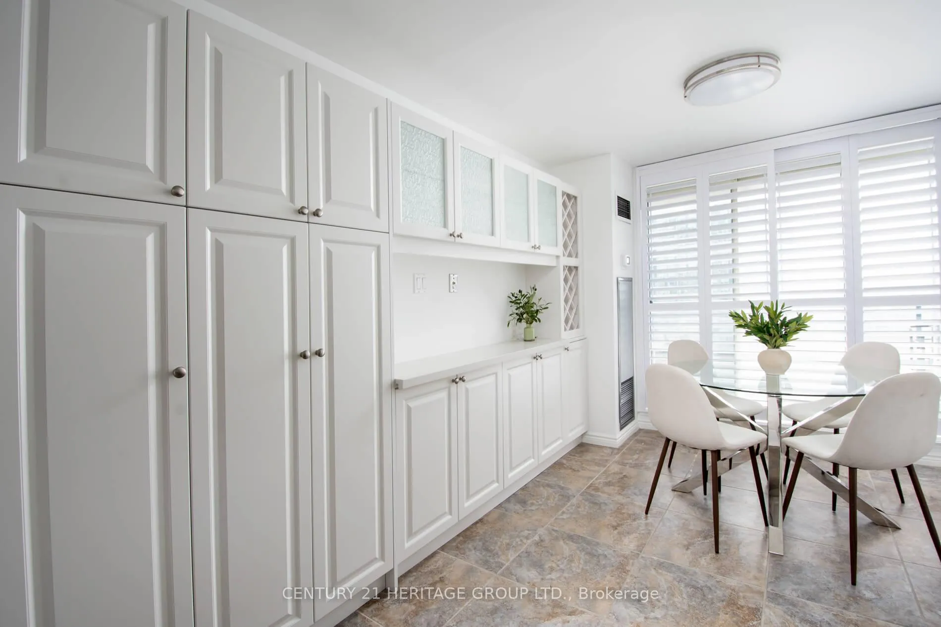 Photo 12 of Unit 1402, 1 Clark Avenue W, Vaughan, Crestwood-Springfarm-Yorkhill — HOMEH