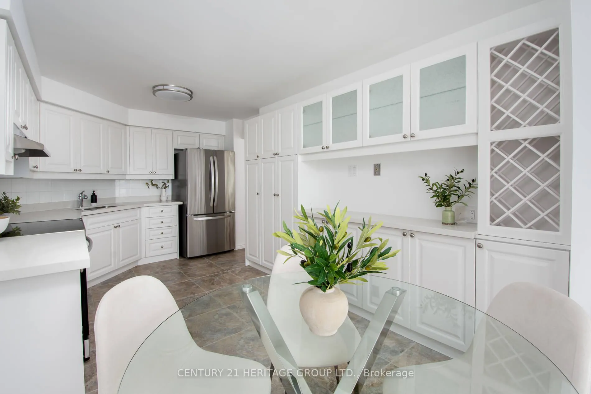 Photo 13 of Unit 1402, 1 Clark Avenue W, Vaughan, Crestwood-Springfarm-Yorkhill — HOMEH
