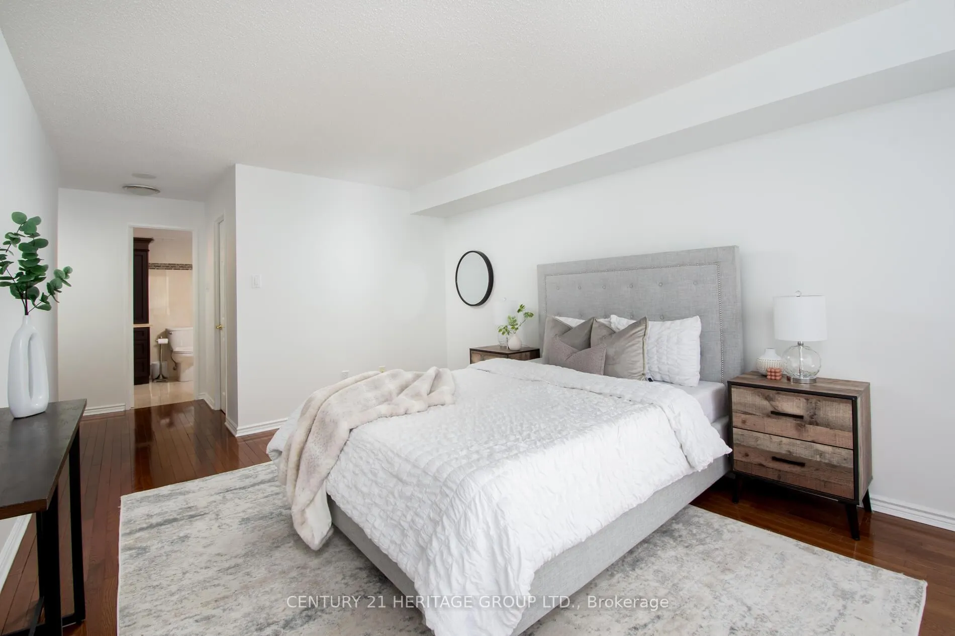 Photo 15 of Unit 1402, 1 Clark Avenue W, Vaughan, Crestwood-Springfarm-Yorkhill — HOMEH