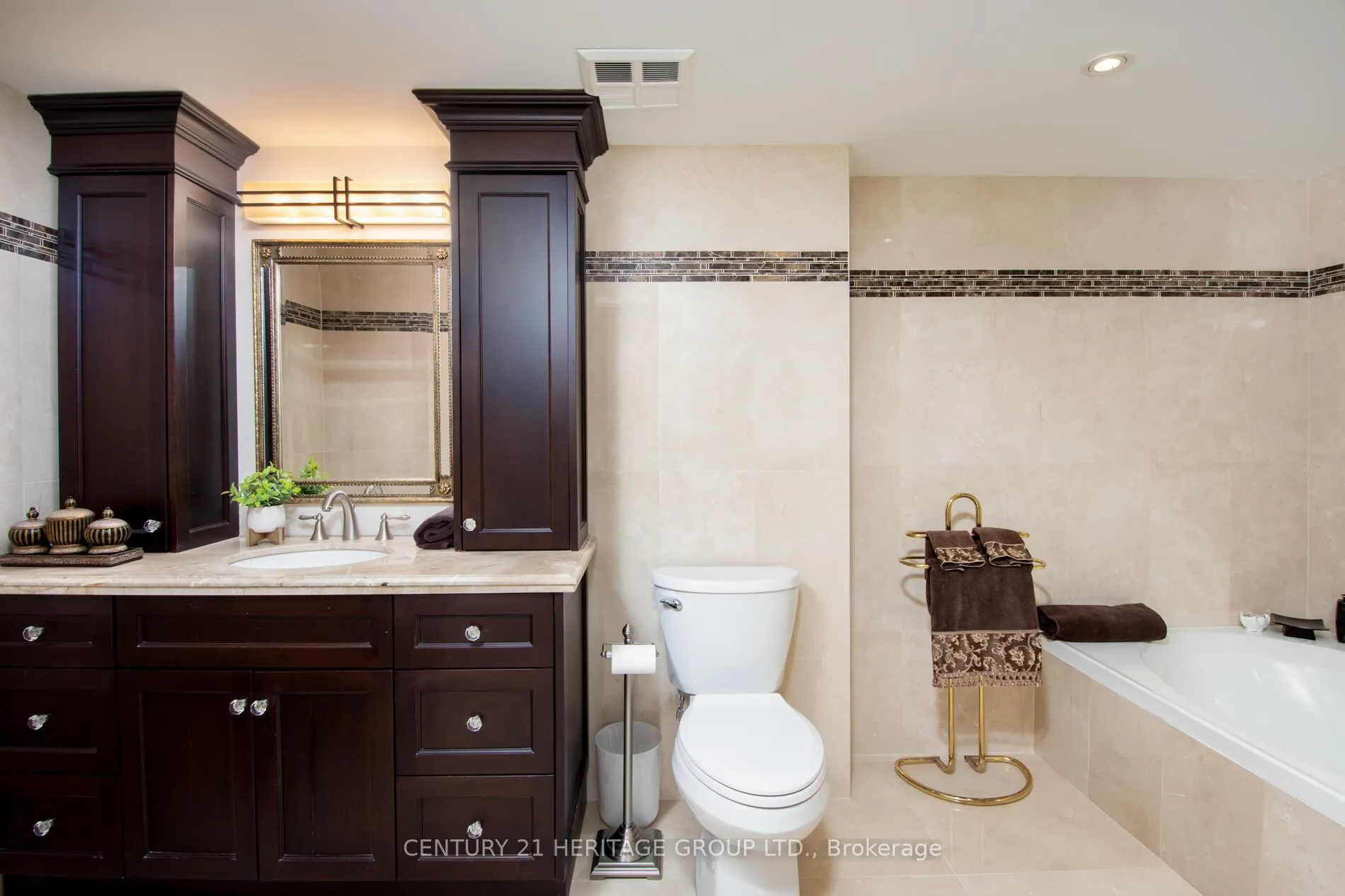 Photo 16 of Unit 1402, 1 Clark Avenue W, Vaughan, Crestwood-Springfarm-Yorkhill — HOMEH