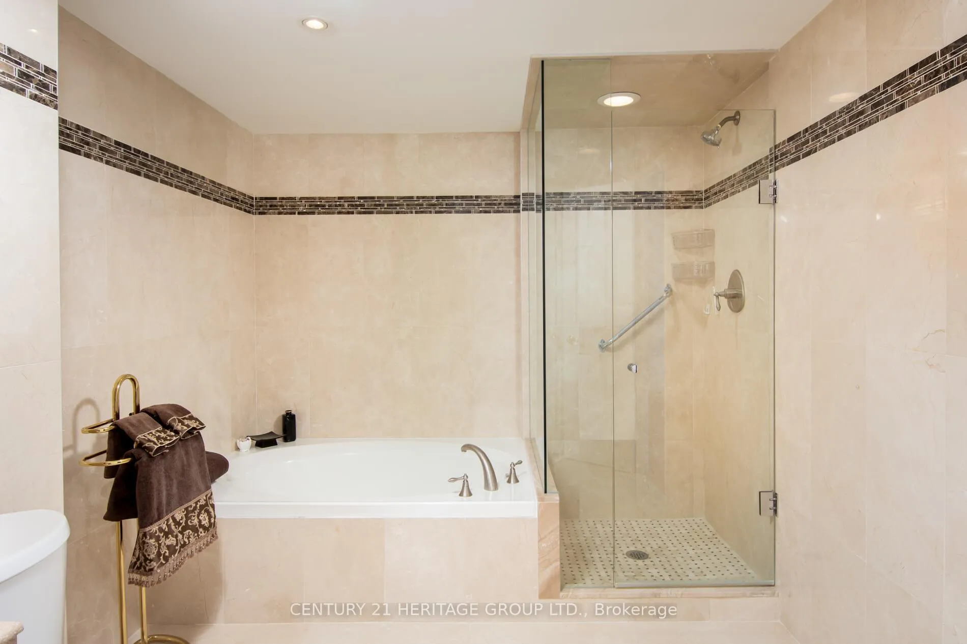 Photo 17 of Unit 1402, 1 Clark Avenue W, Vaughan, Crestwood-Springfarm-Yorkhill — HOMEH