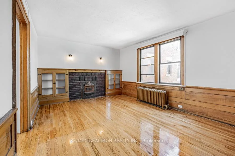 Photo 3 of Unit 17, 6 Kingston Road, Toronto, Woodbine Corridor — HOMEH