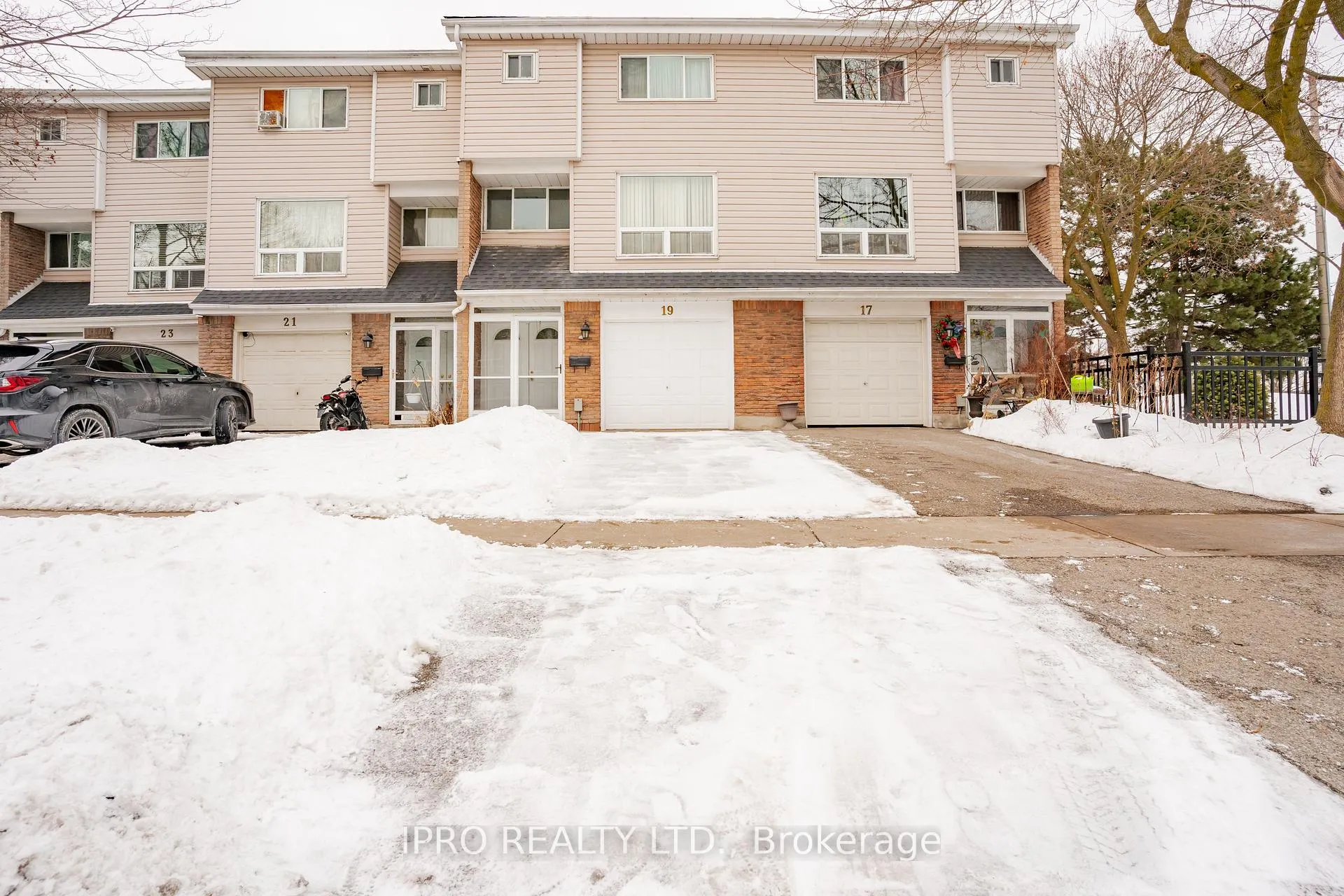 Photo 1 of Unit 20, 19 Celeste Drive, Scarborough, Guildwood — HOMEH
