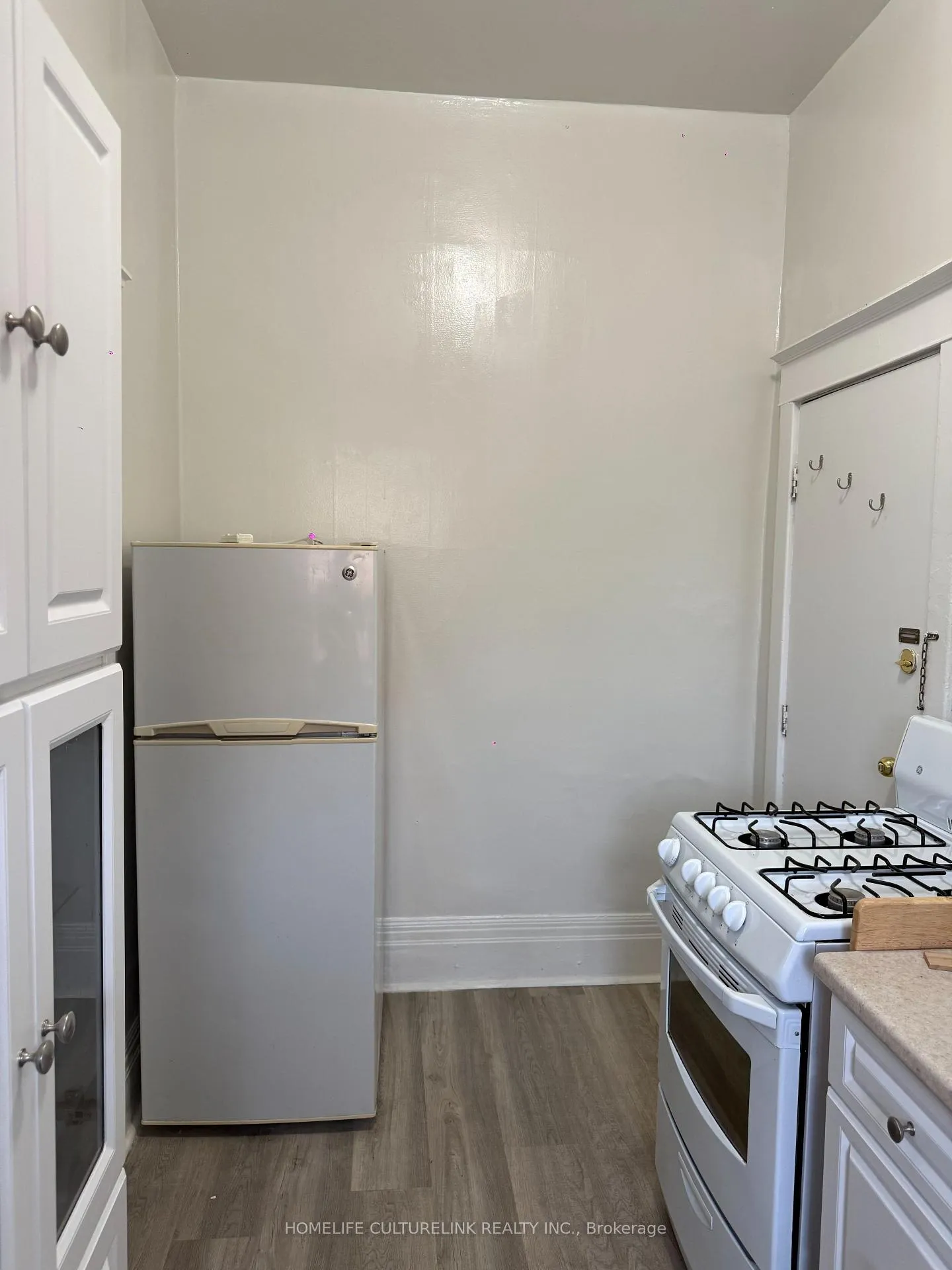 Photo 5 of Unit 1A, 731 Broadview Avenue, Toronto, North Riverdale — HOMEH