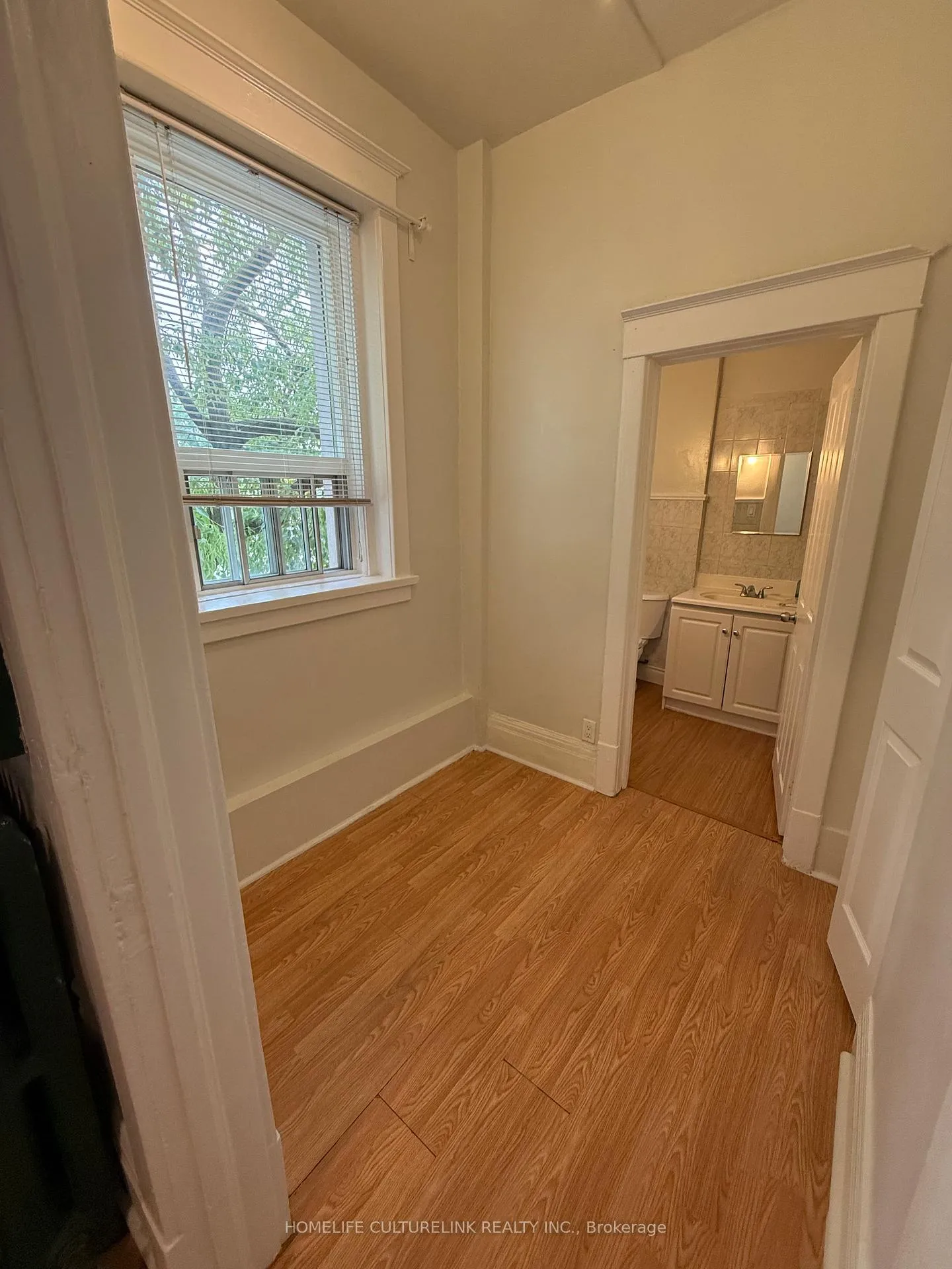 Photo 6 of Unit 1A, 731 Broadview Avenue, Toronto, North Riverdale — HOMEH