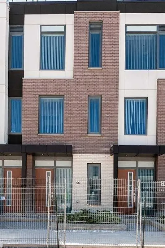 Photo 1 of Unit TH06, 1010 Portage Parkway, Vaughan, Concord — HOMEH