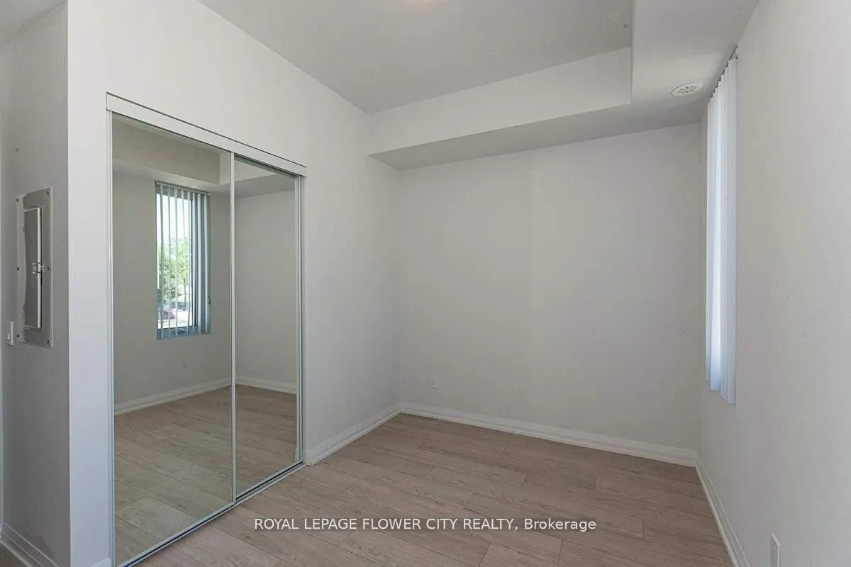 Photo 6 of Unit TH06, 1010 Portage Parkway, Vaughan, Concord — HOMEH