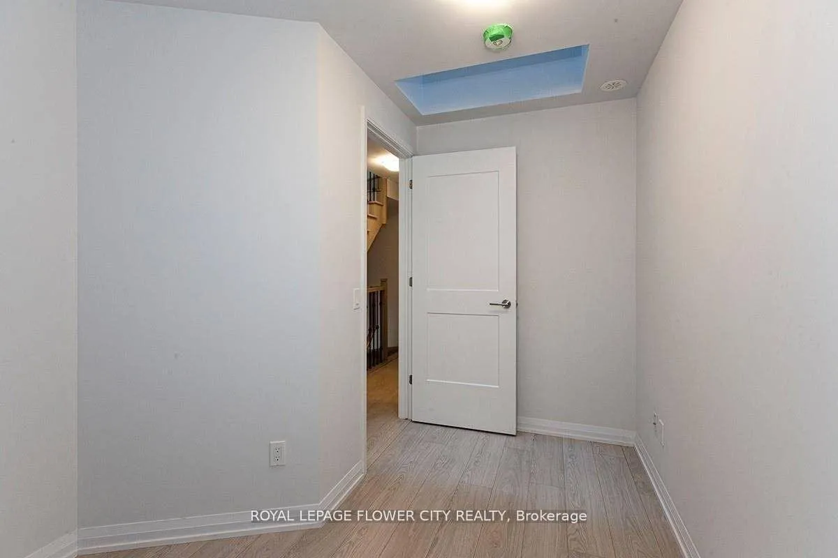 Photo 7 of Unit TH06, 1010 Portage Parkway, Vaughan, Concord — HOMEH