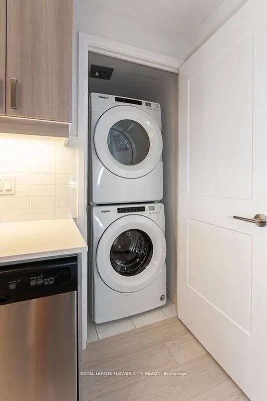 Photo 10 of Unit TH06, 1010 Portage Parkway, Vaughan, Concord — HOMEH