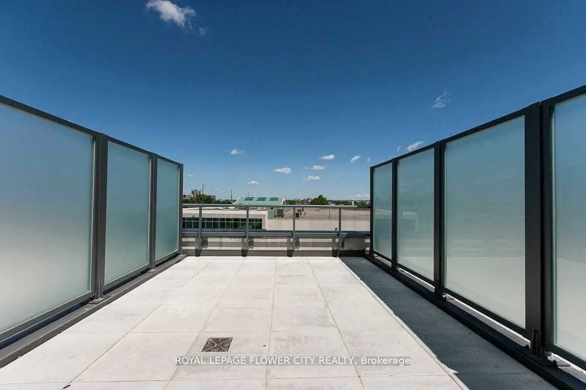 Photo 18 of Unit TH06, 1010 Portage Parkway, Vaughan, Concord — HOMEH