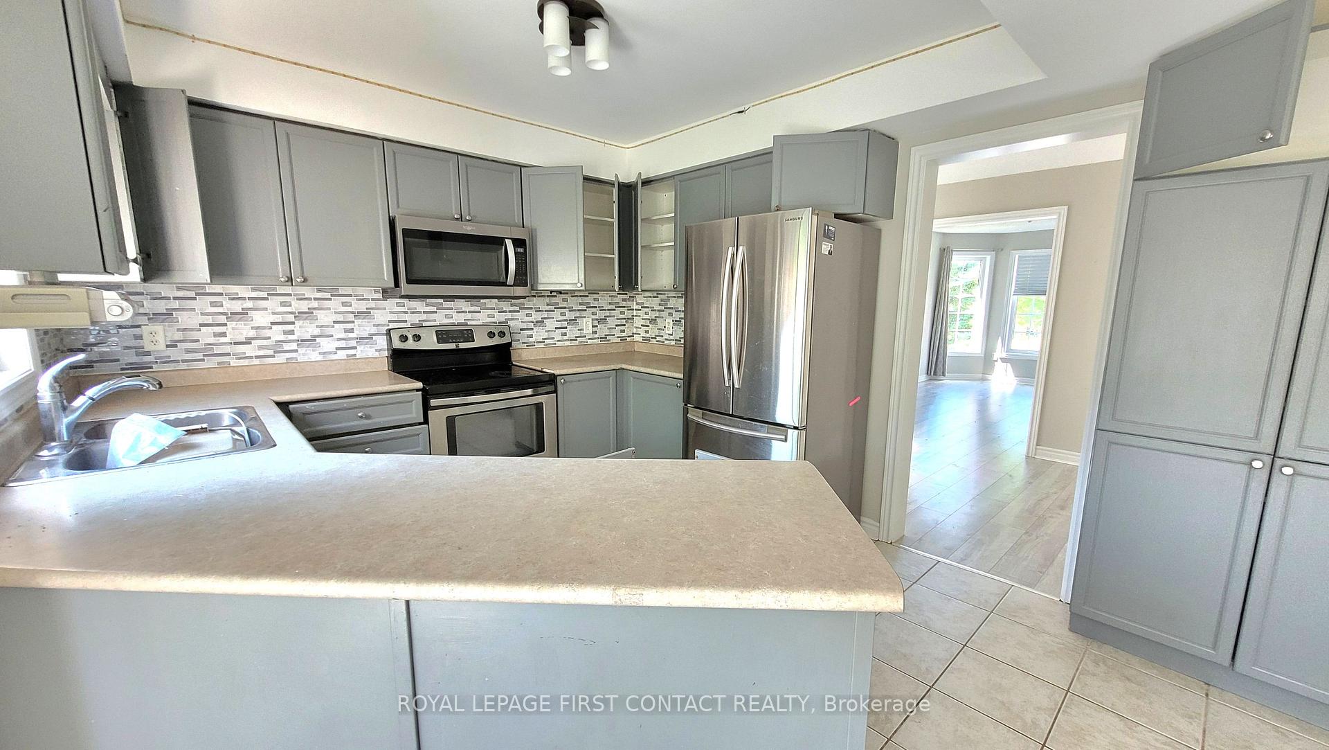 Photo 5 of 51 Stephanie Lane, Barrie, Painswick South — HOMEH