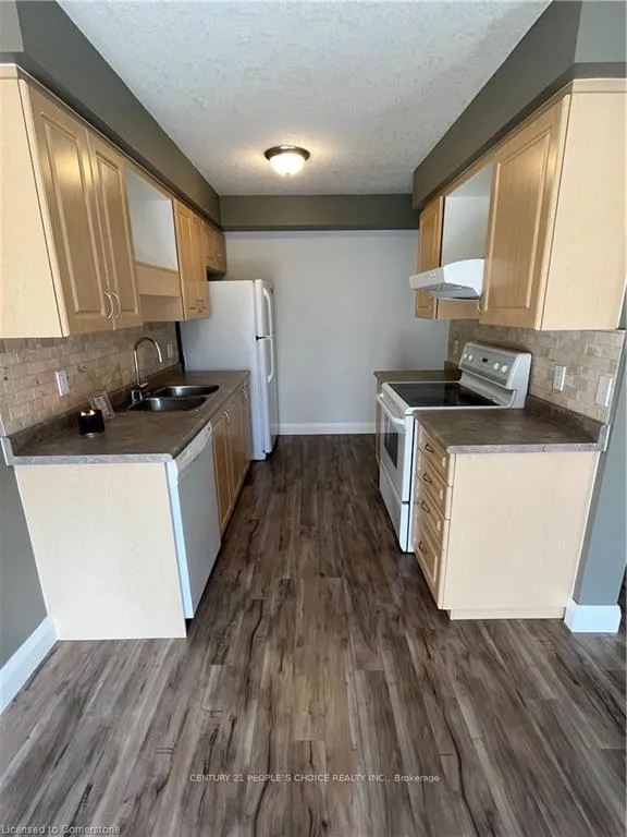 Photo 10 of Unit D98, 175 David Bergey Drive, Kitchener — HOMEH