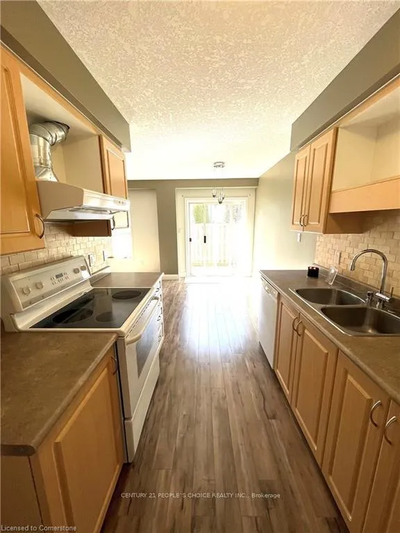 Photo 11 of Unit D98, 175 David Bergey Drive, Kitchener — HOMEH