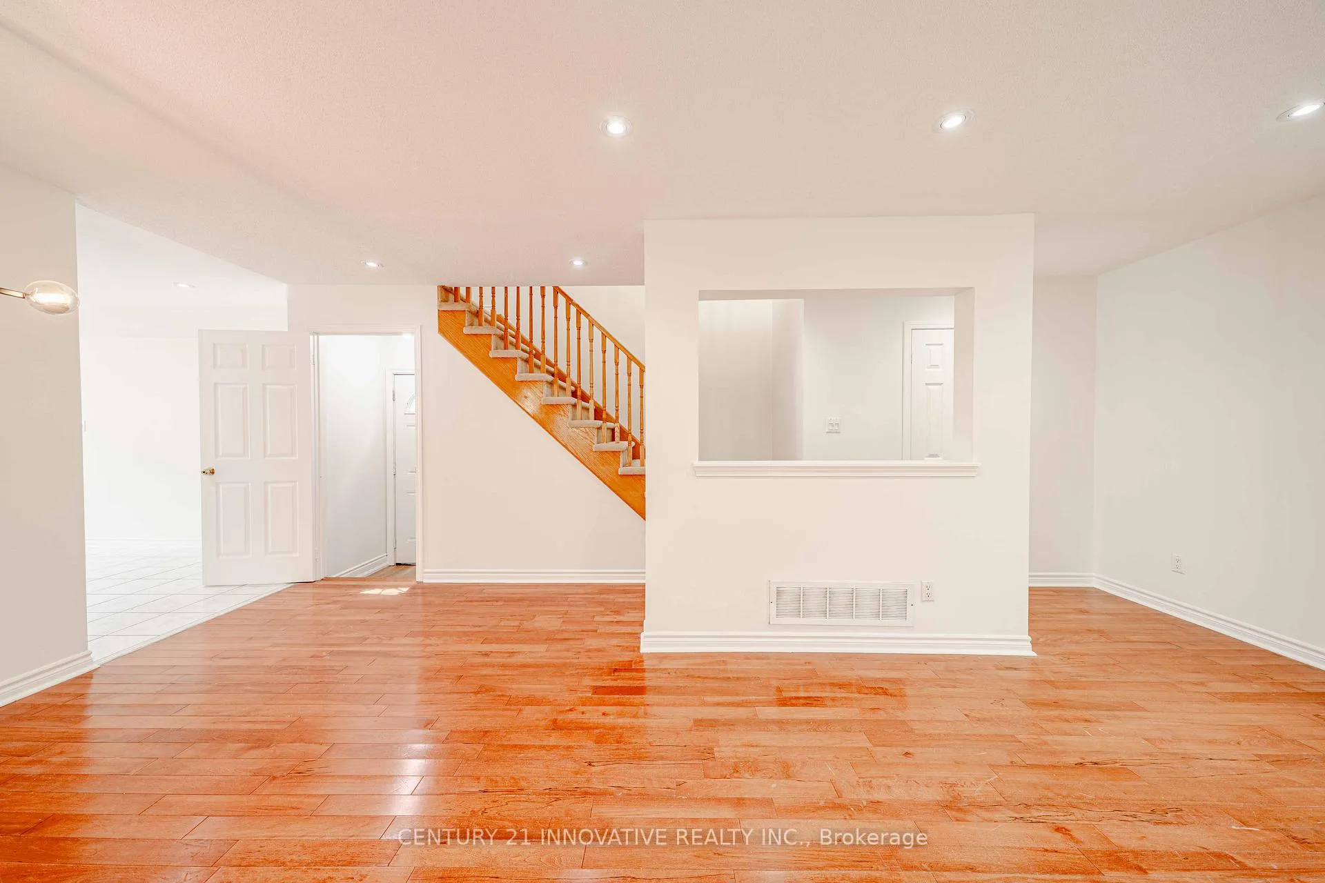 Photo 4 of Unit Main, 1524 Avonmore Square, Pickering, Town Centre — HOMEH