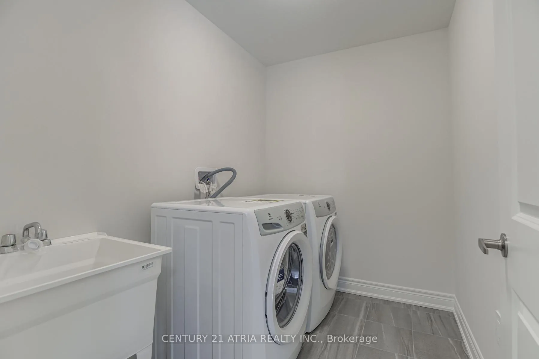 Photo 23 of 875 Smoothrock Avenue, Pickering, Liverpool — HOMEH