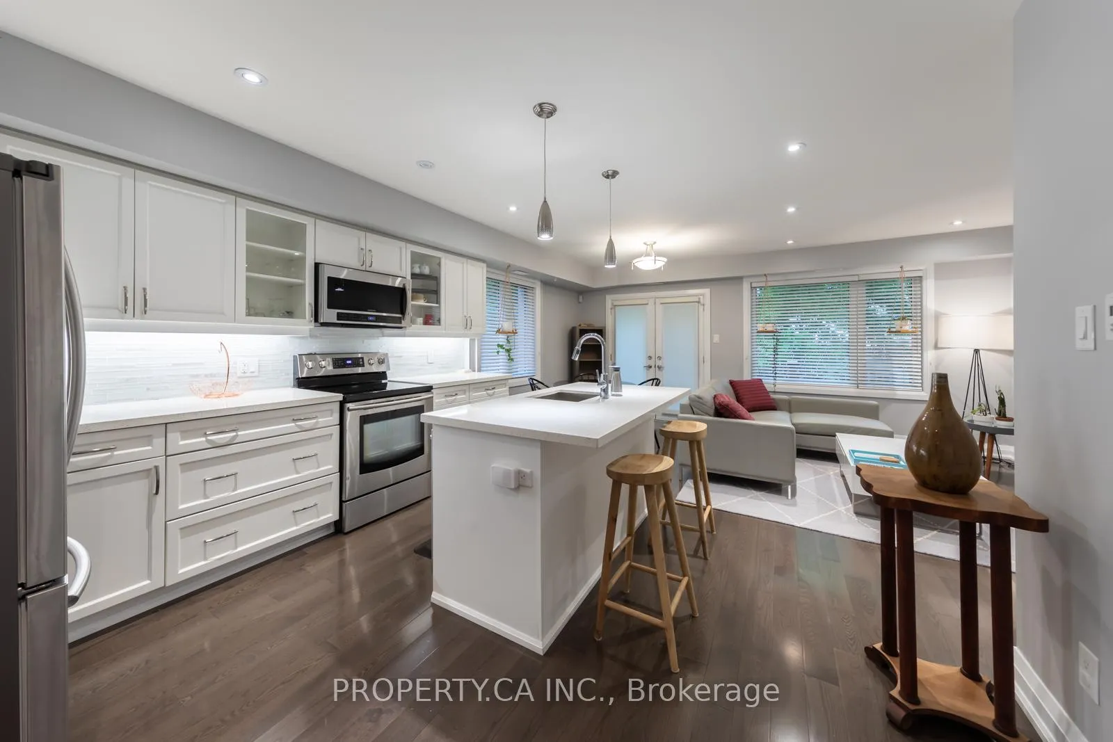 Front of Unit 4, 475 Woodbine Avenue