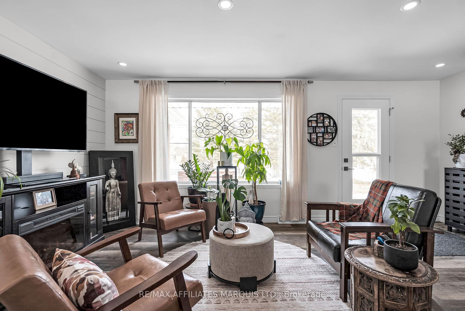 Photo 4 of 1949 Belvedere Crescent, Cornwall — HOMEH