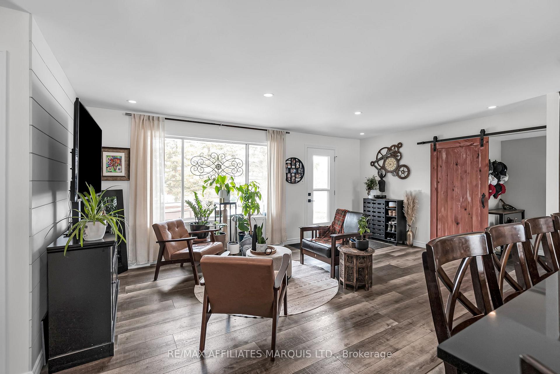 Photo 5 of 1949 Belvedere Crescent, Cornwall — HOMEH