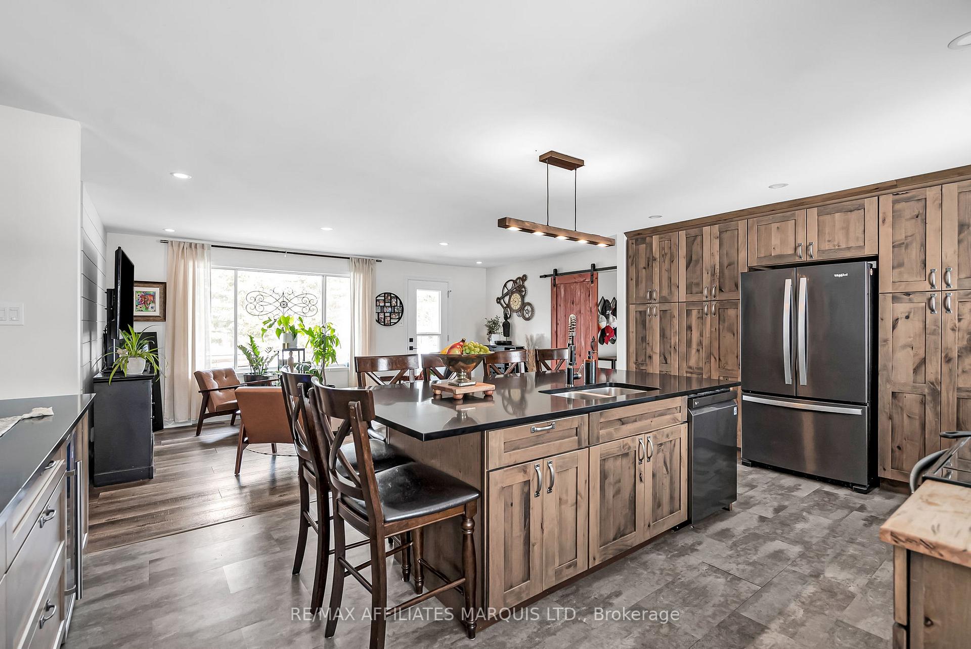 Photo 6 of 1949 Belvedere Crescent, Cornwall — HOMEH