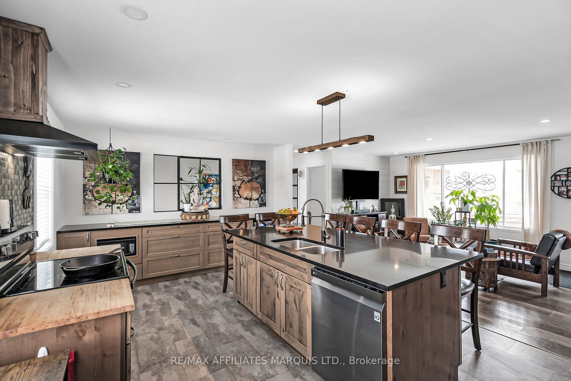 Photo 9 of 1949 Belvedere Crescent, Cornwall — HOMEH