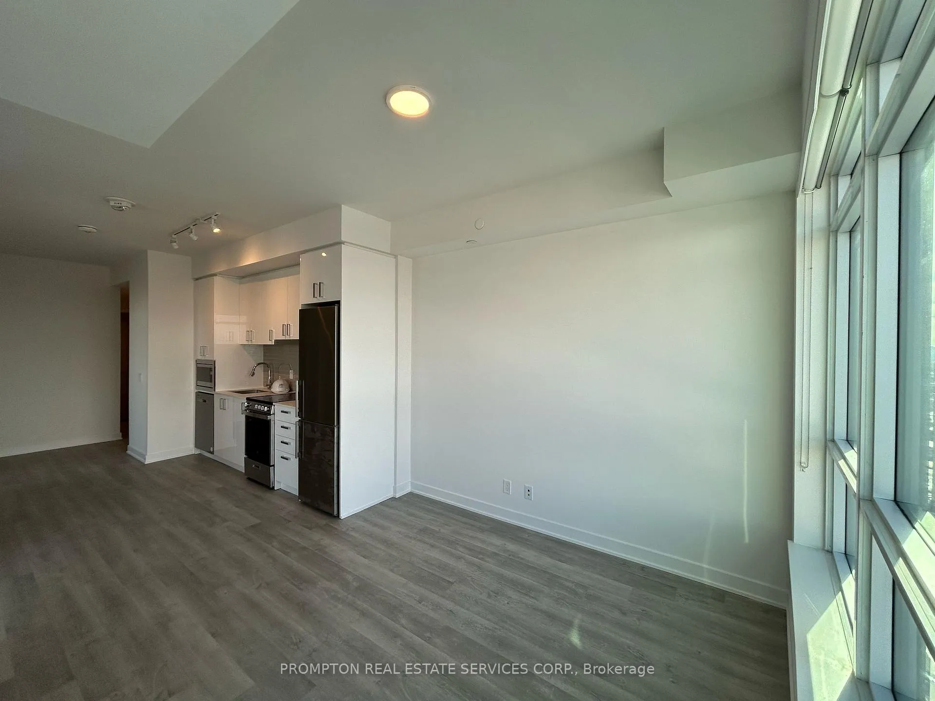 Photo 3 of Unit B-2005, 50 Upper Mall Way, Vaughan, Brownridge — HOMEH