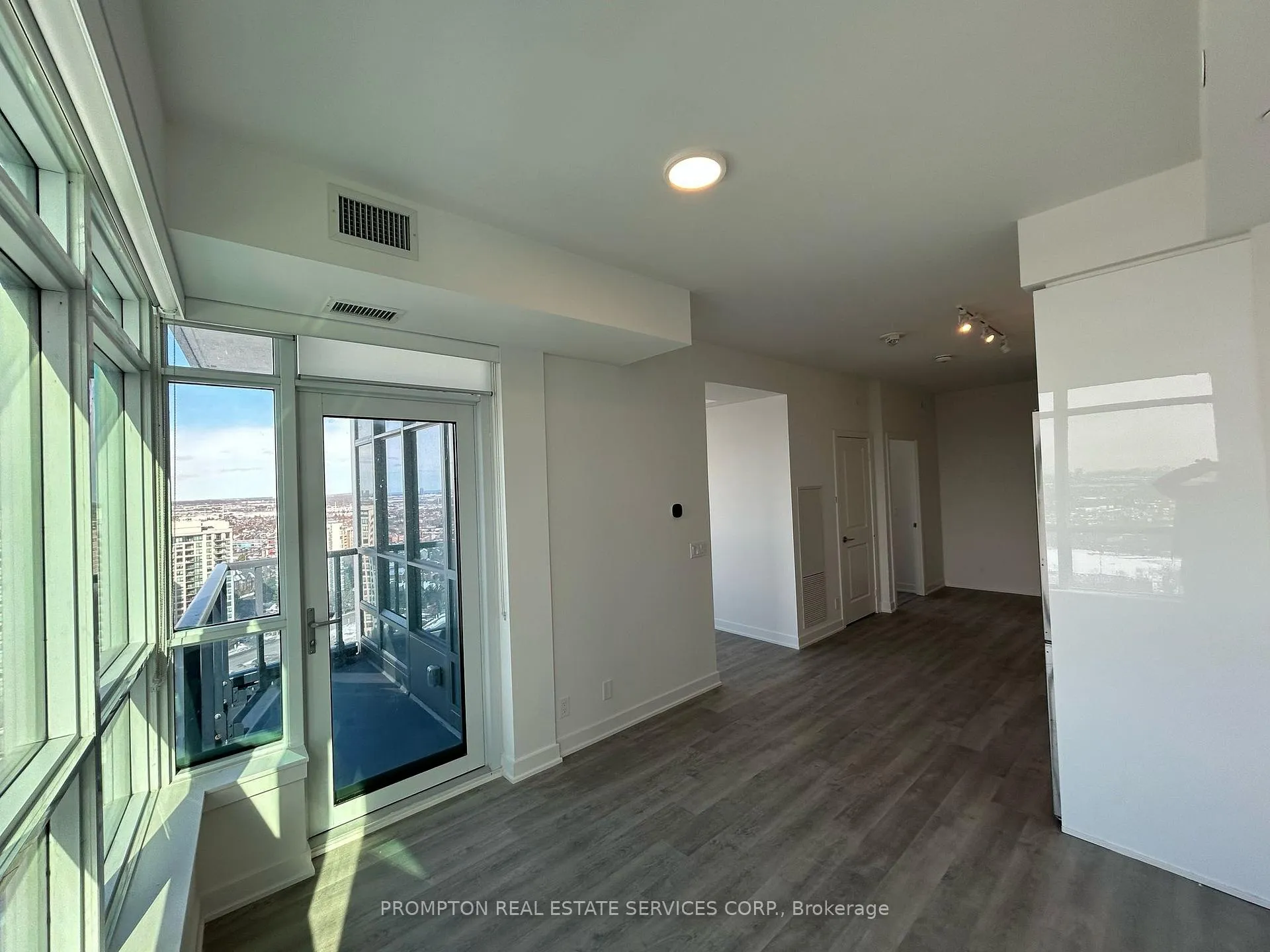 Photo 5 of Unit B-2005, 50 Upper Mall Way, Vaughan, Brownridge — HOMEH