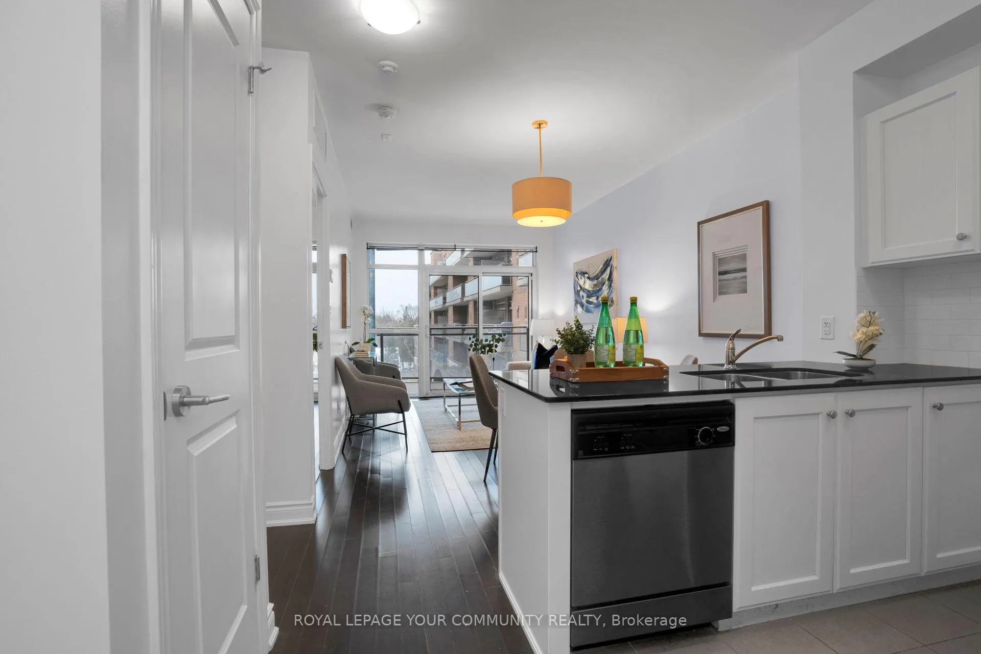 Photo 10 of Unit 401, 281 Woodbridge Avenue S, Vaughan, West Woodbridge — HOMEH
