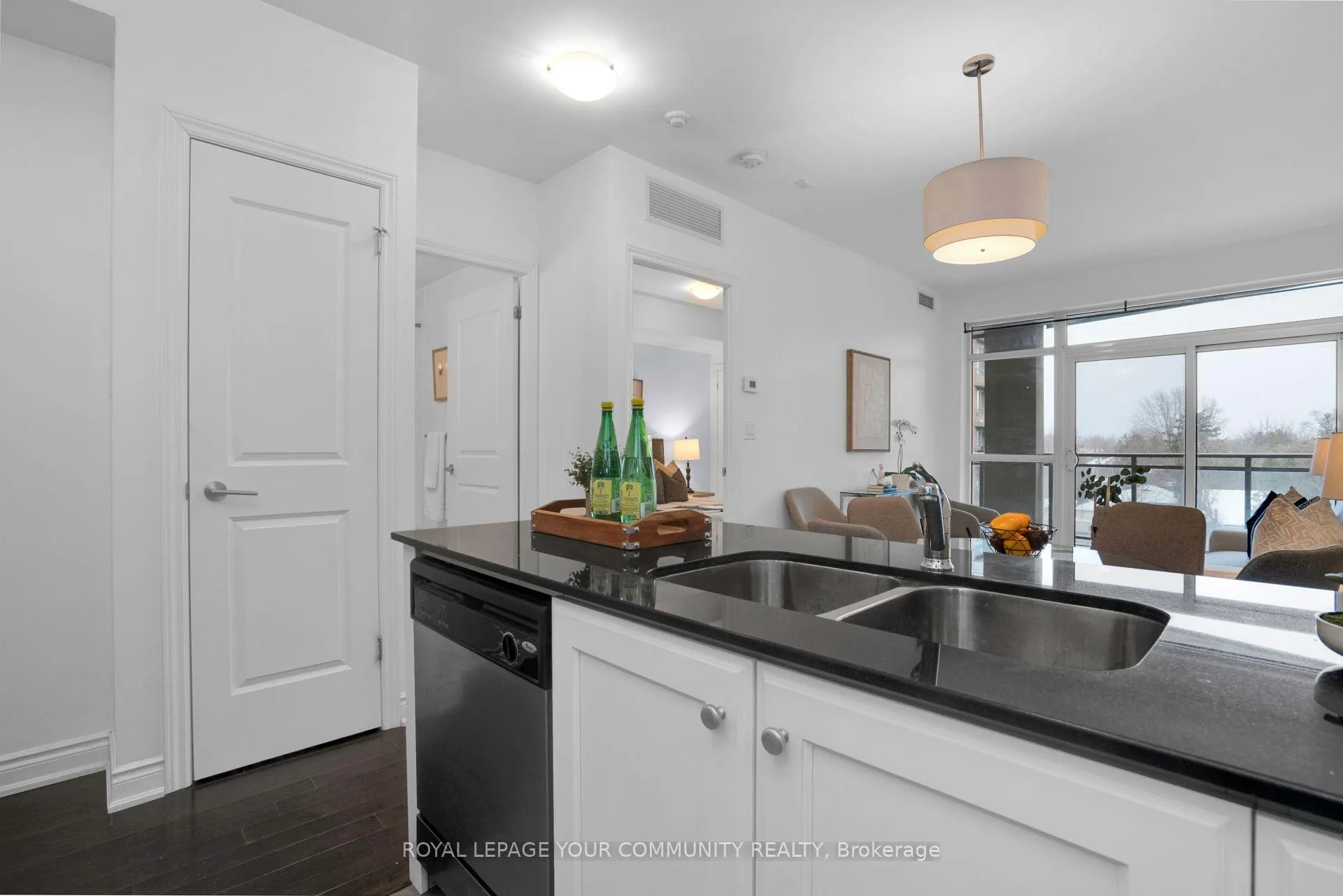 Photo 14 of Unit 401, 281 Woodbridge Avenue S, Vaughan, West Woodbridge — HOMEH