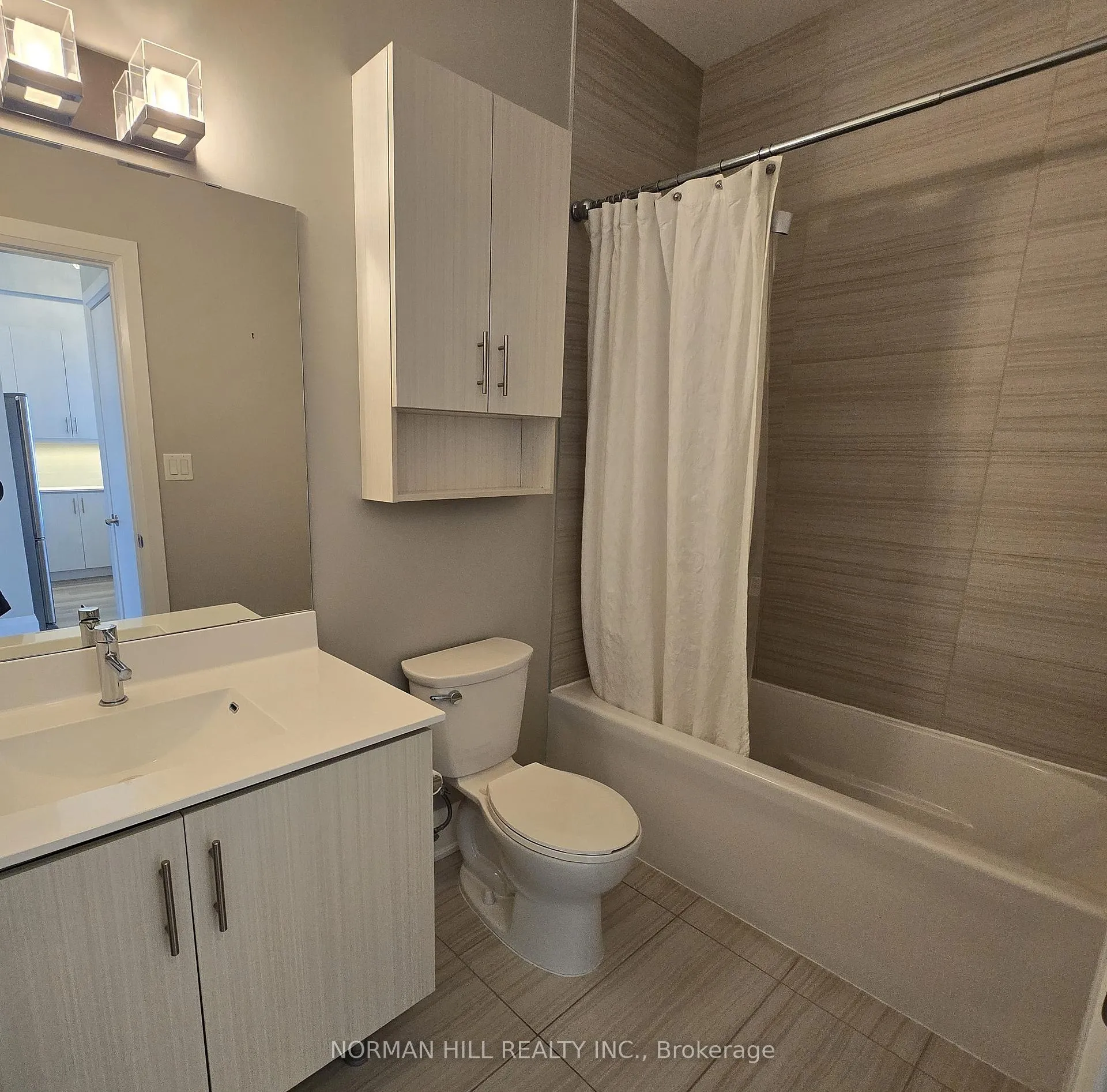 Photo 21 of Unit PH11, 111 Worsley Street, Barrie, City Centre — HOMEH