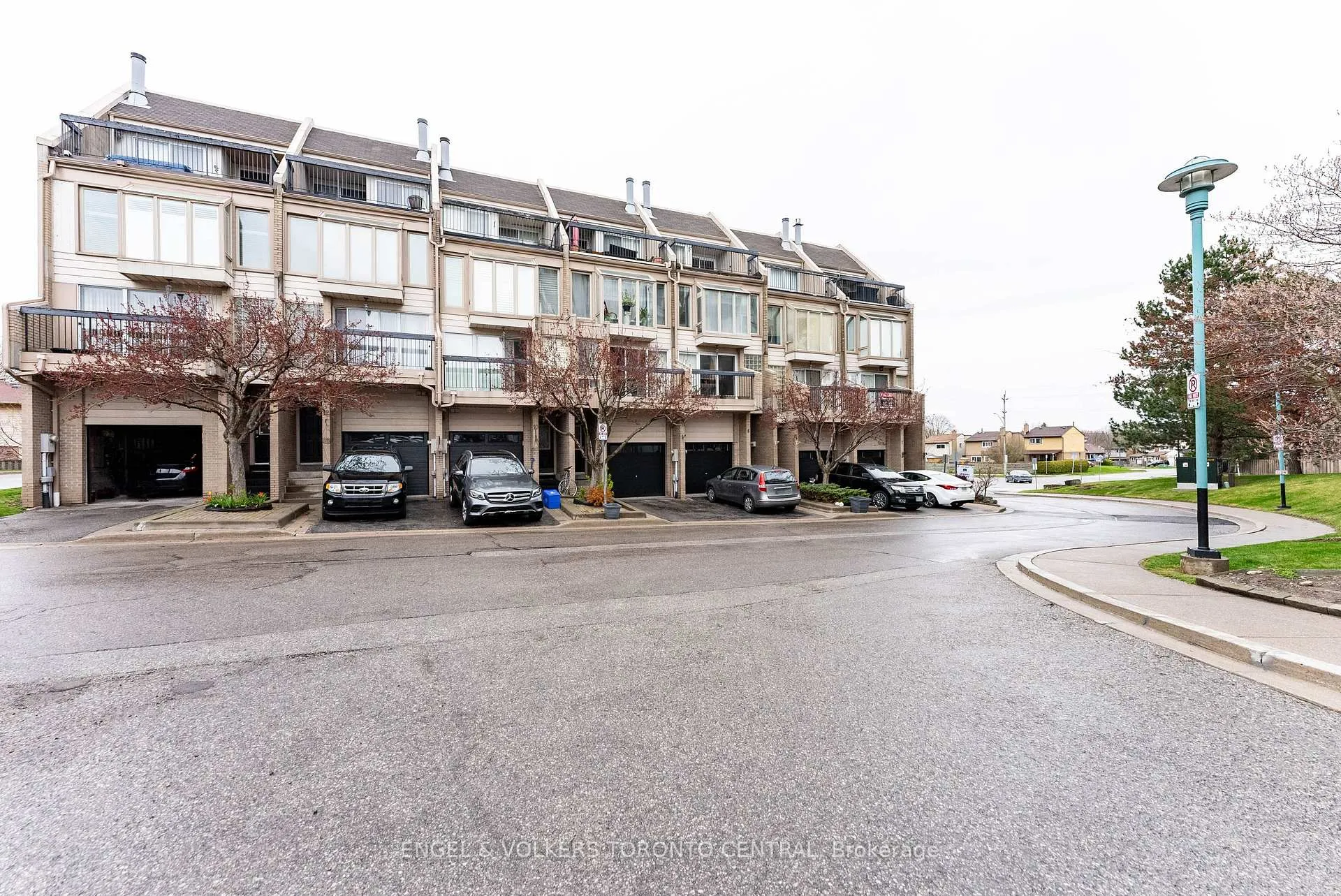 Photo 1 of 6 Cumberland Lane, Ajax, South West — HOMEH