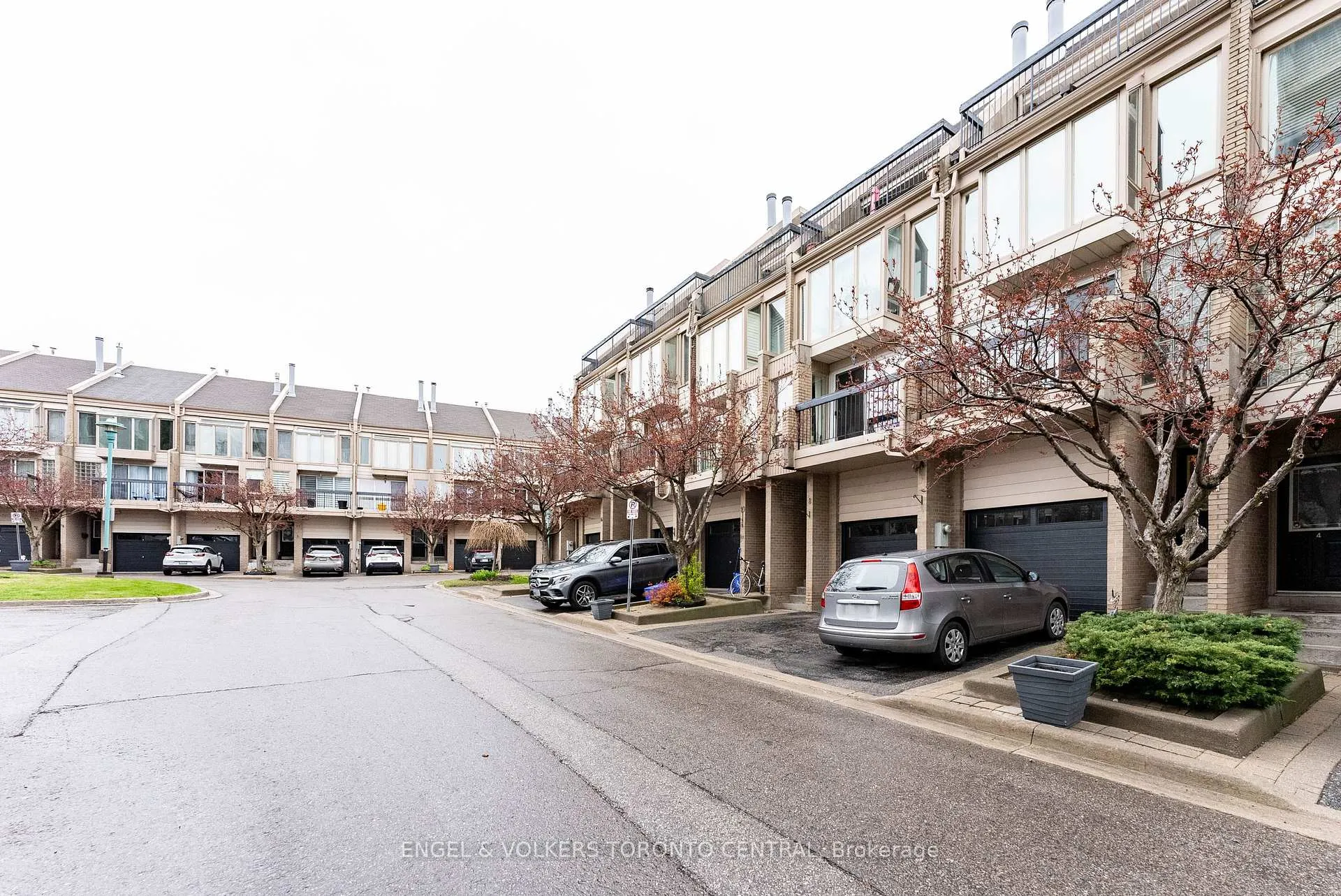 Photo 2 of 6 Cumberland Lane, Ajax, South West — HOMEH