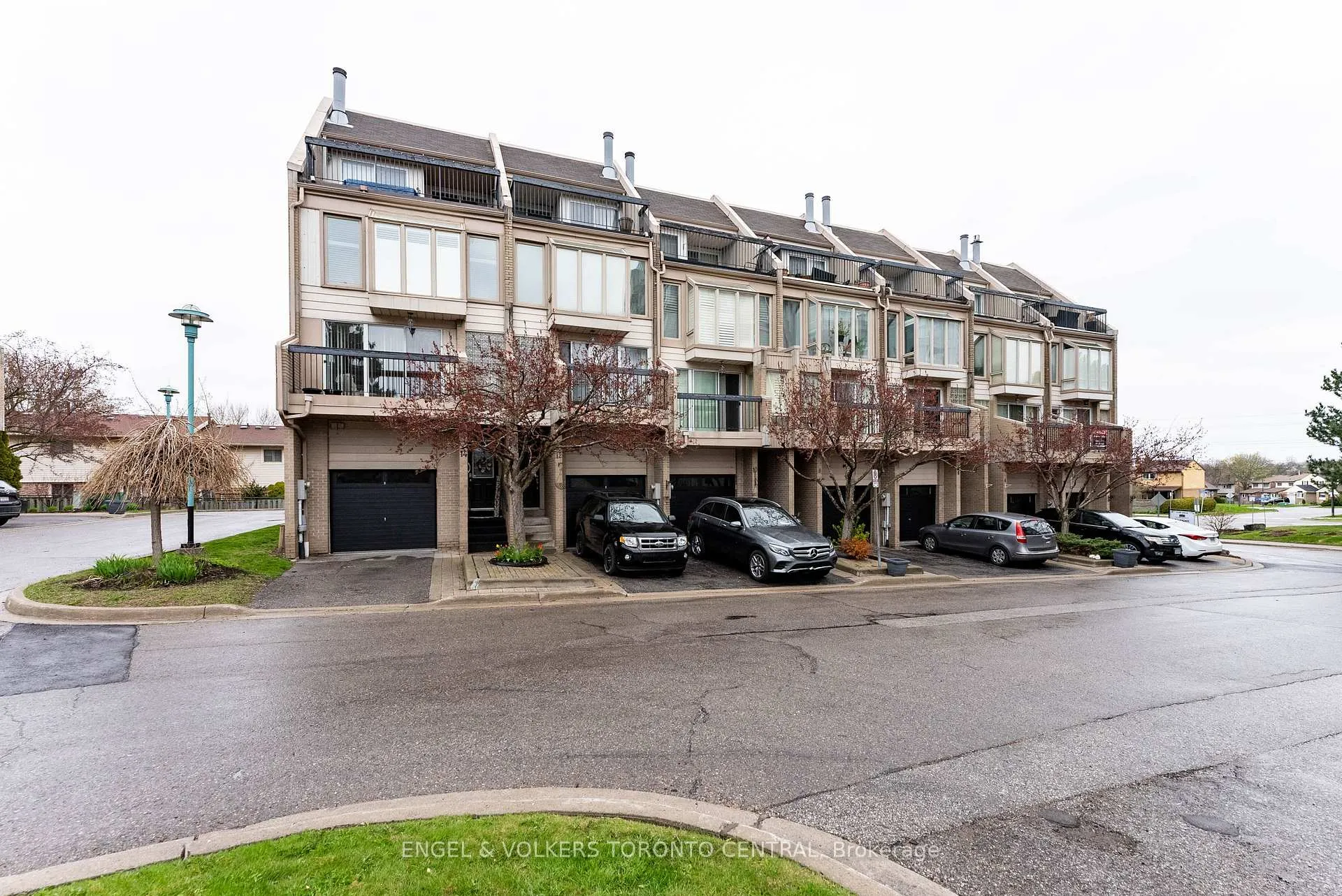 Photo 3 of 6 Cumberland Lane, Ajax, South West — HOMEH