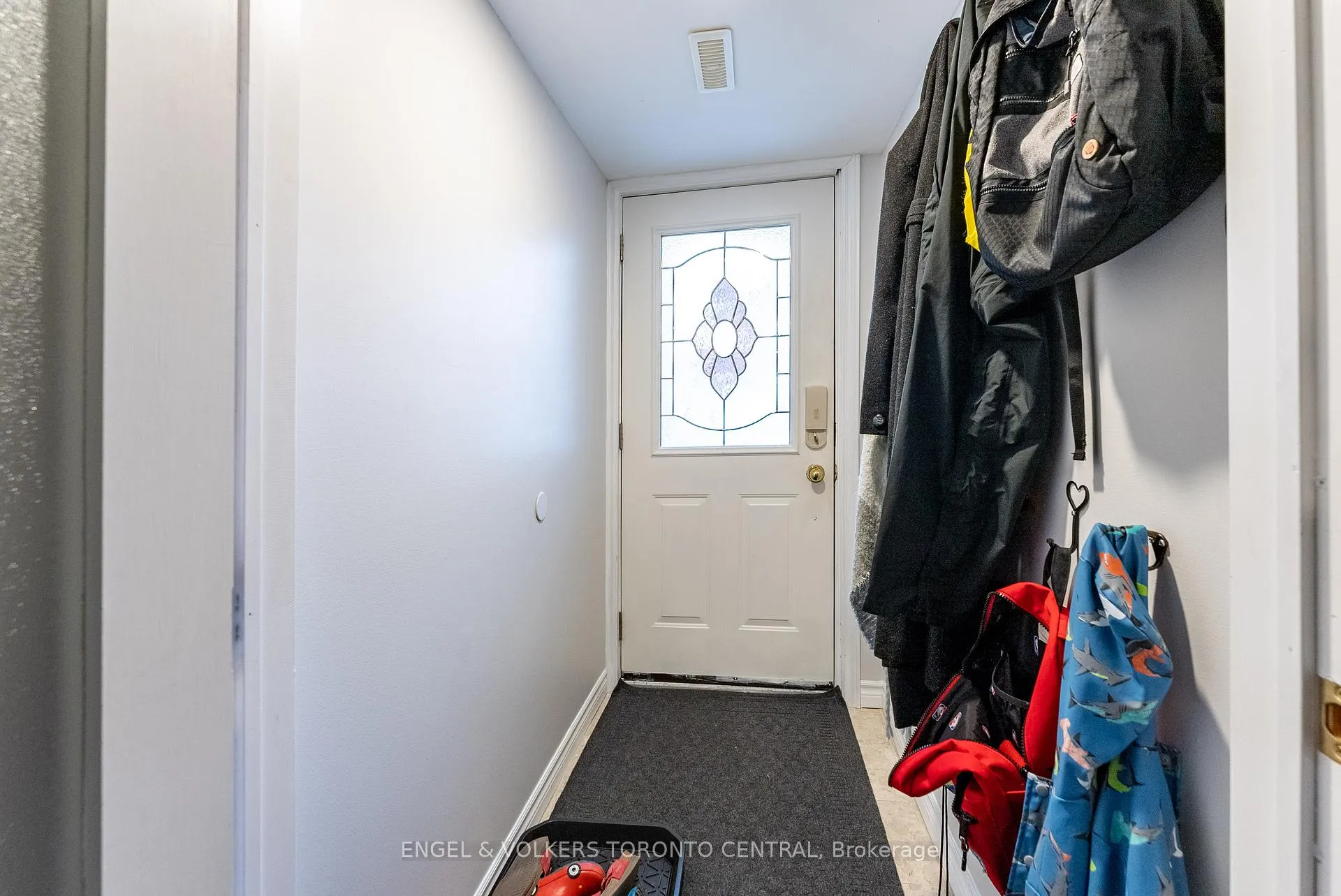 Photo 4 of 6 Cumberland Lane, Ajax, South West — HOMEH