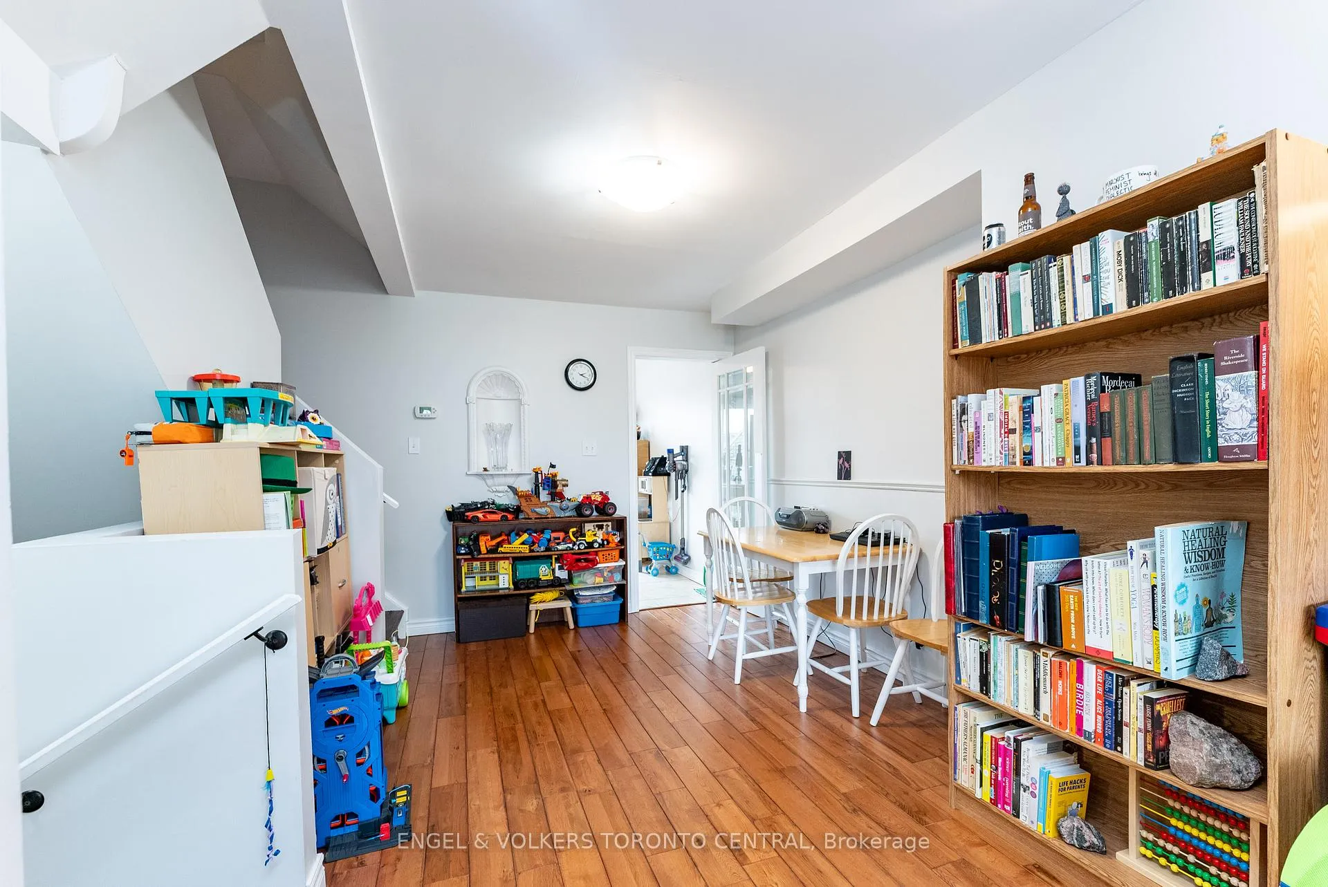 Photo 10 of 6 Cumberland Lane, Ajax, South West — HOMEH