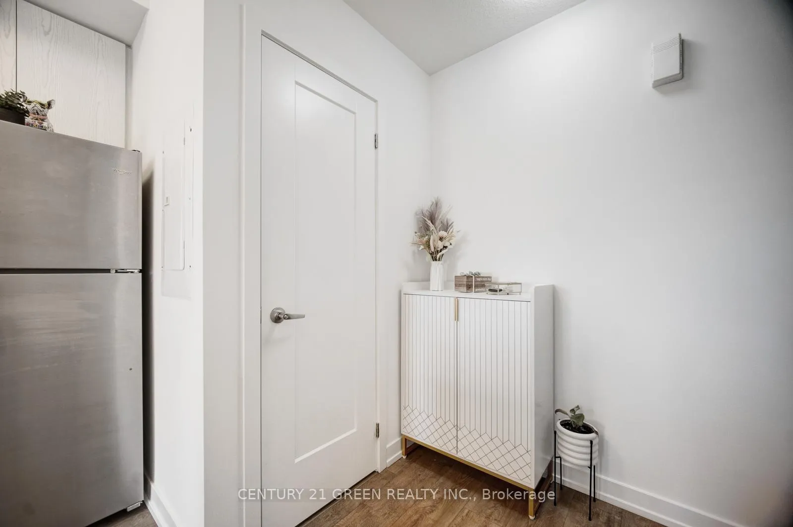 Photo 3 of Unit E3, 20 Palace Street, Kitchener — HOMEH